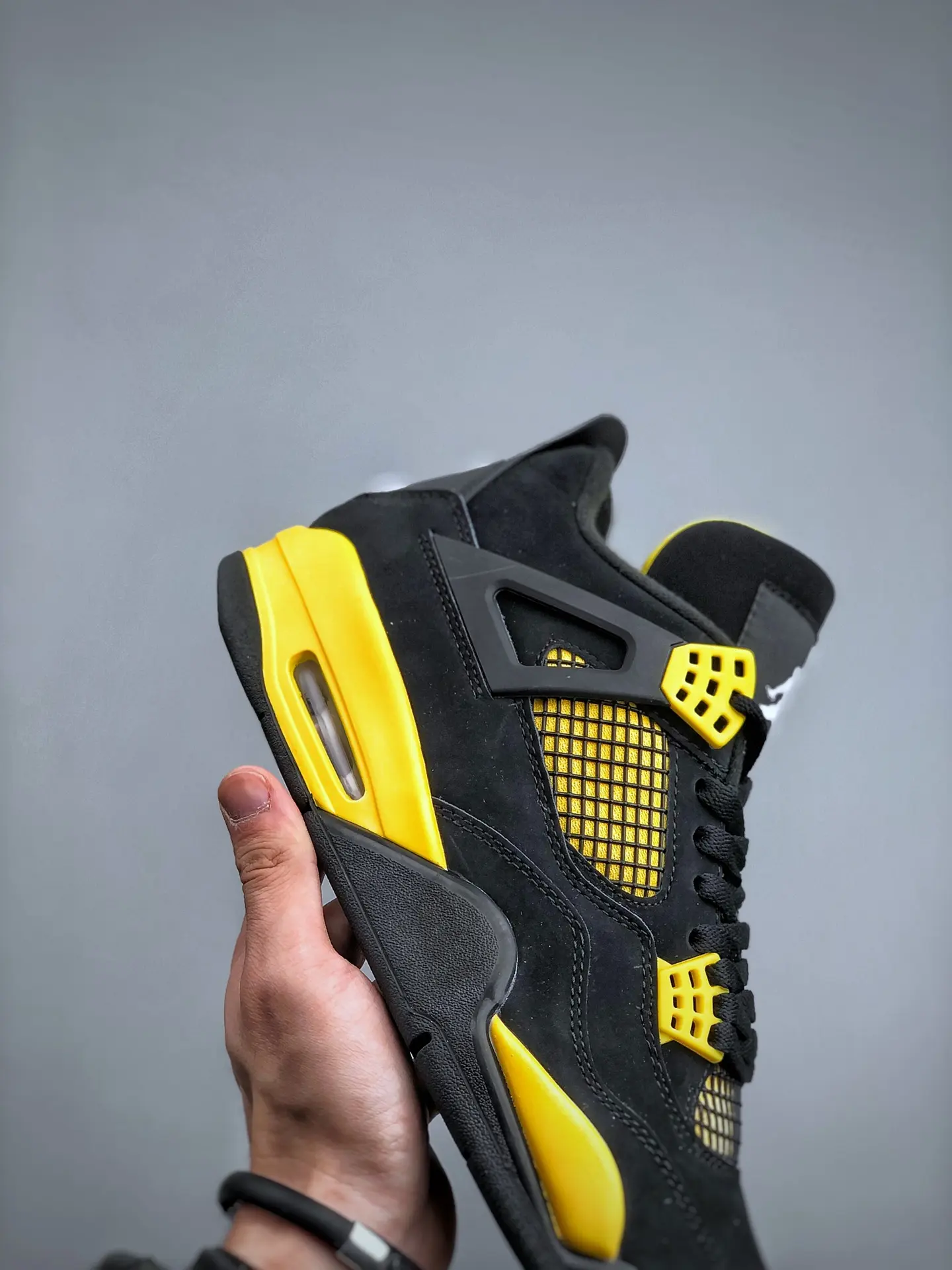 Air Jordan 4 Retro 'Thunder' 2023 - Black/Yellow: Real vs. Replica | YtaYta