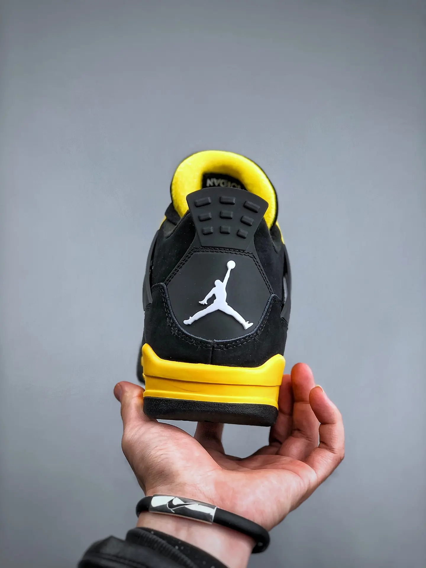 Air Jordan 4 Retro 'Thunder' 2023 - Black/Yellow: Real vs. Replica | YtaYta