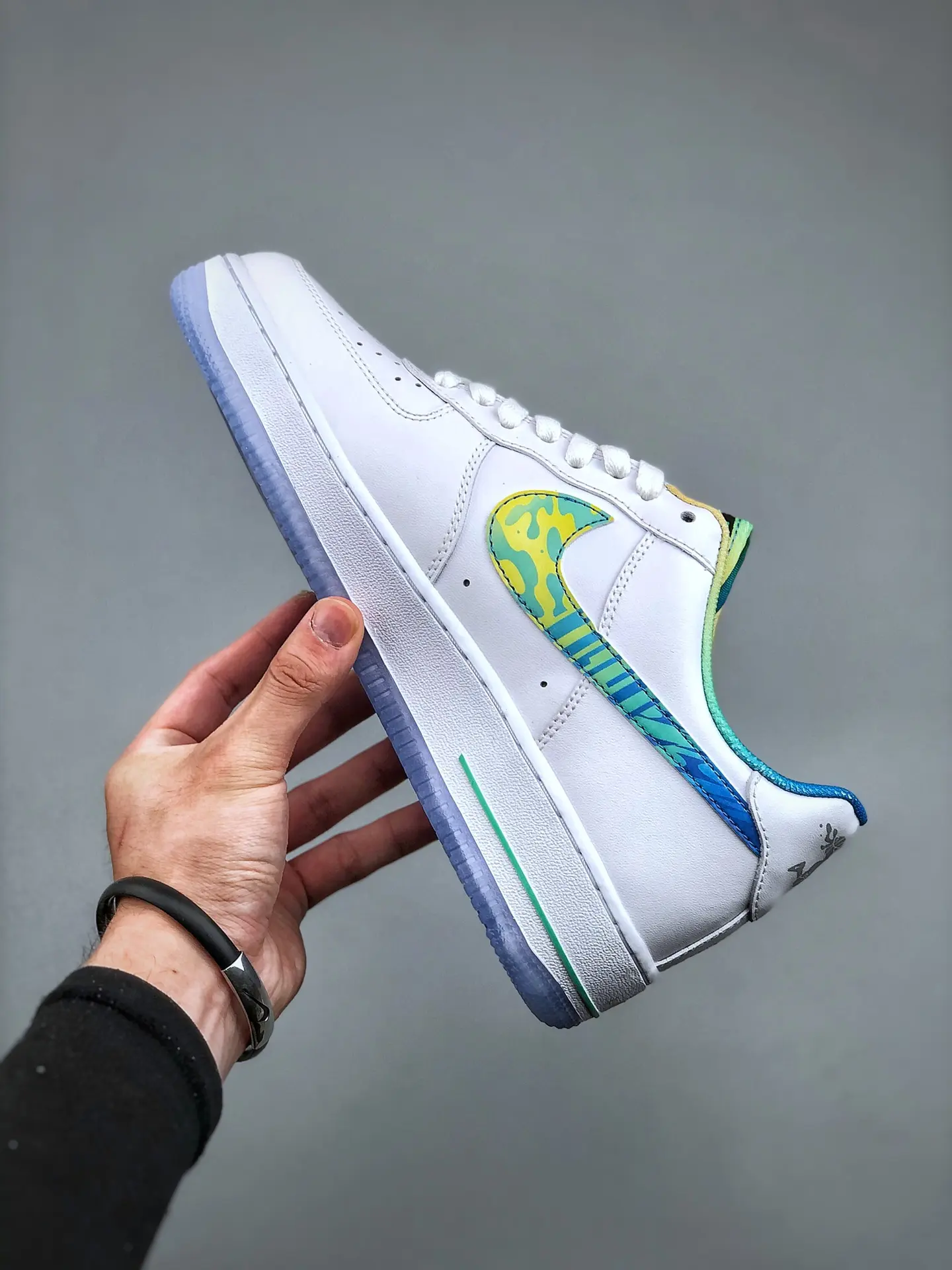 Unveiling the Nike Air Force 1 LV8 Kids' Shoes in White: A Replica Review | YtaYta