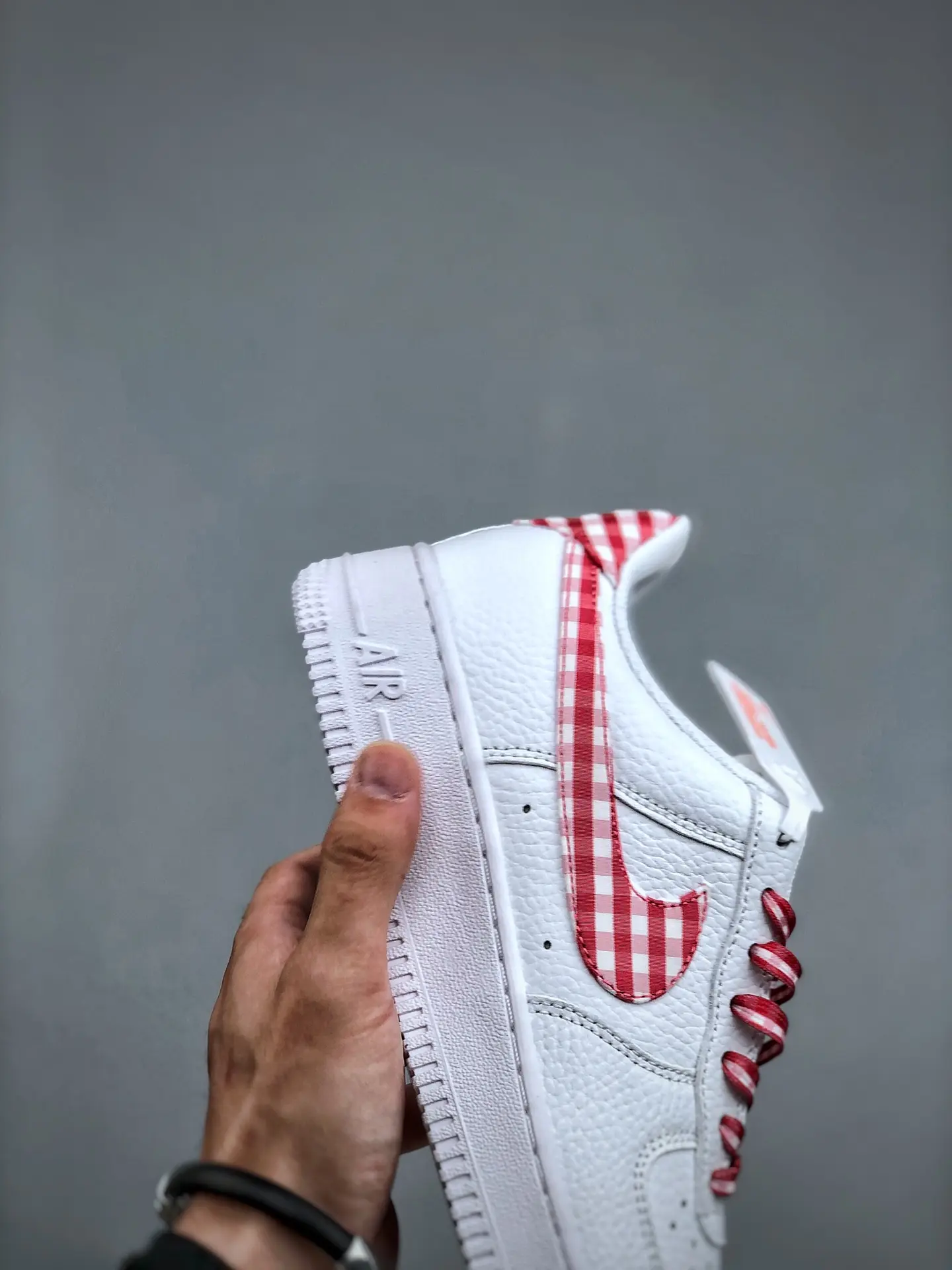 Unveiling the Nike Air Force 1 Low Supreme White: A Comprehensive Guide | YtaYta