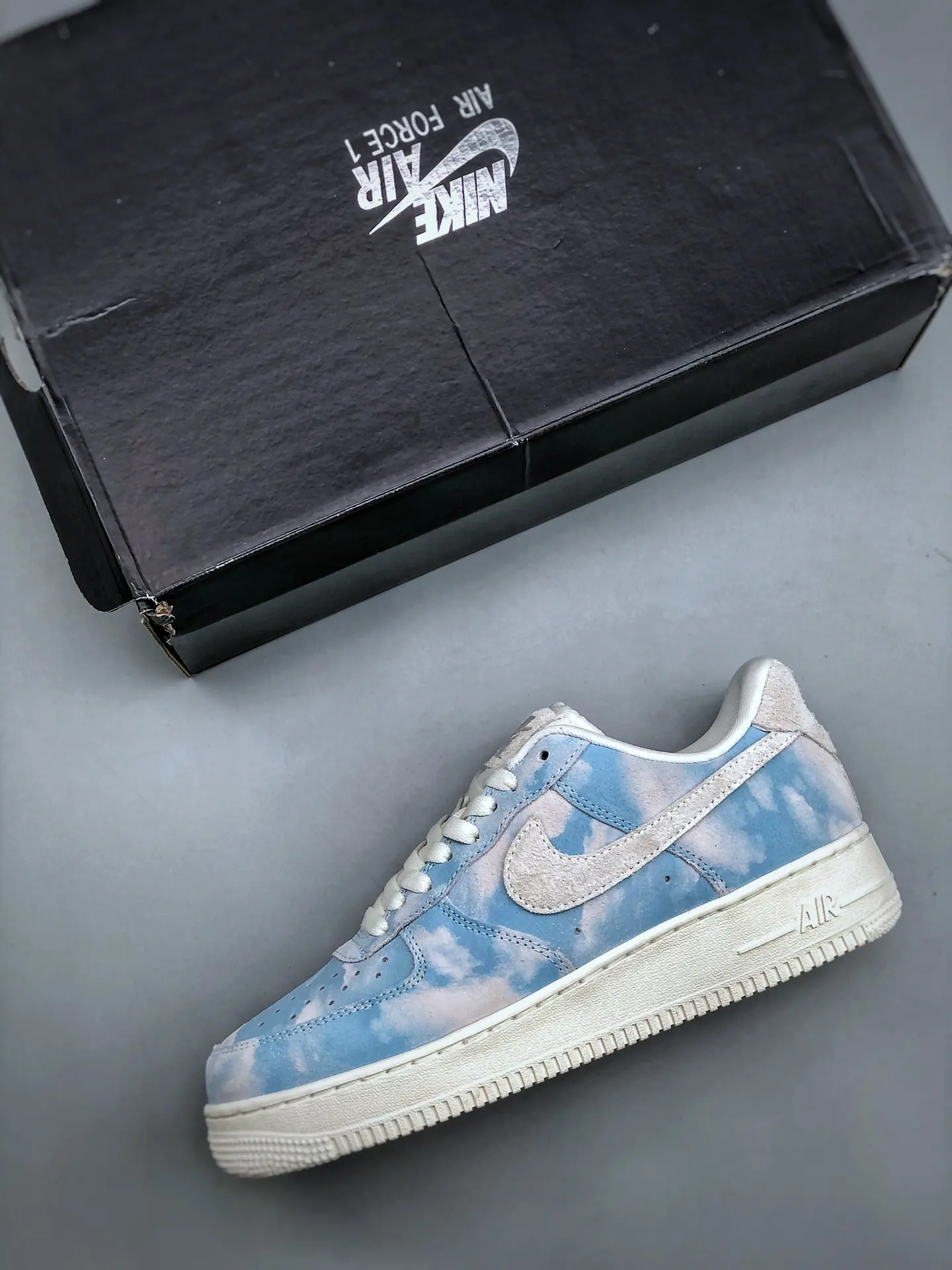 Discover the Perfect Replica: Nike Air Force 1 '07 SE Clouds in Blue | YtaYta