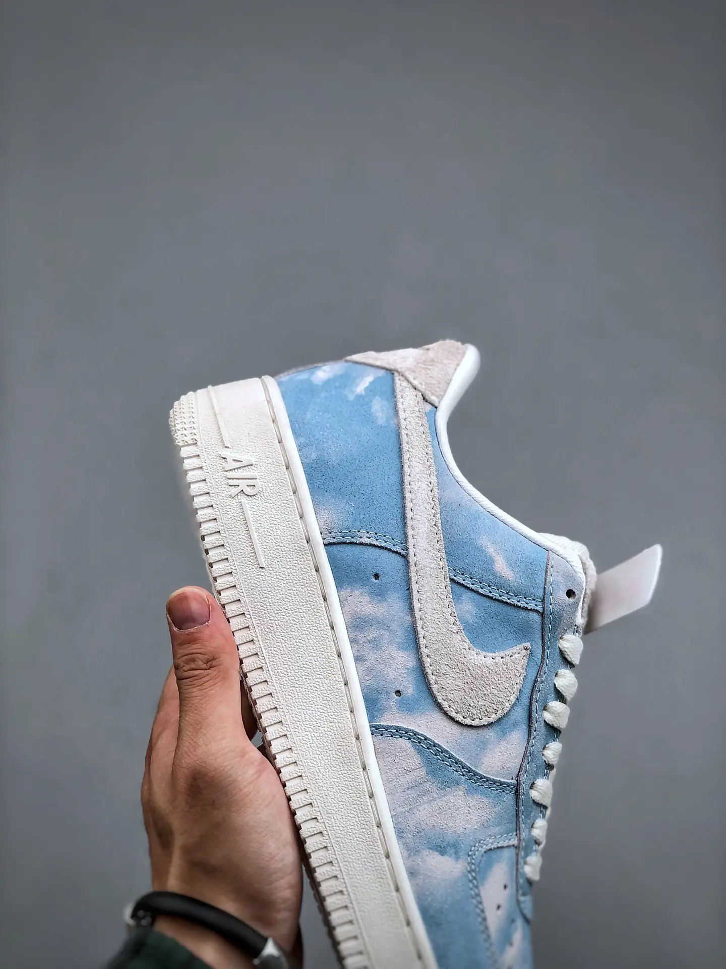 Discover the Perfect Replica: Nike Air Force 1 '07 SE Clouds in Blue | YtaYta