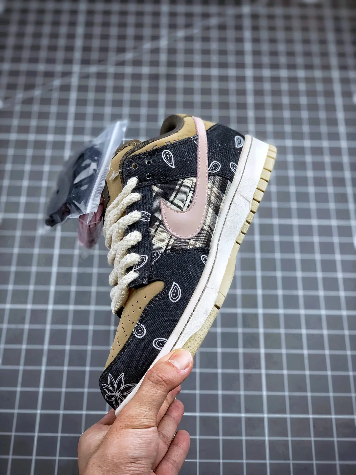 Travis Scott x Nike SB Dunk Low PRM QS - Brown (Replica vs Original) | YtaYta