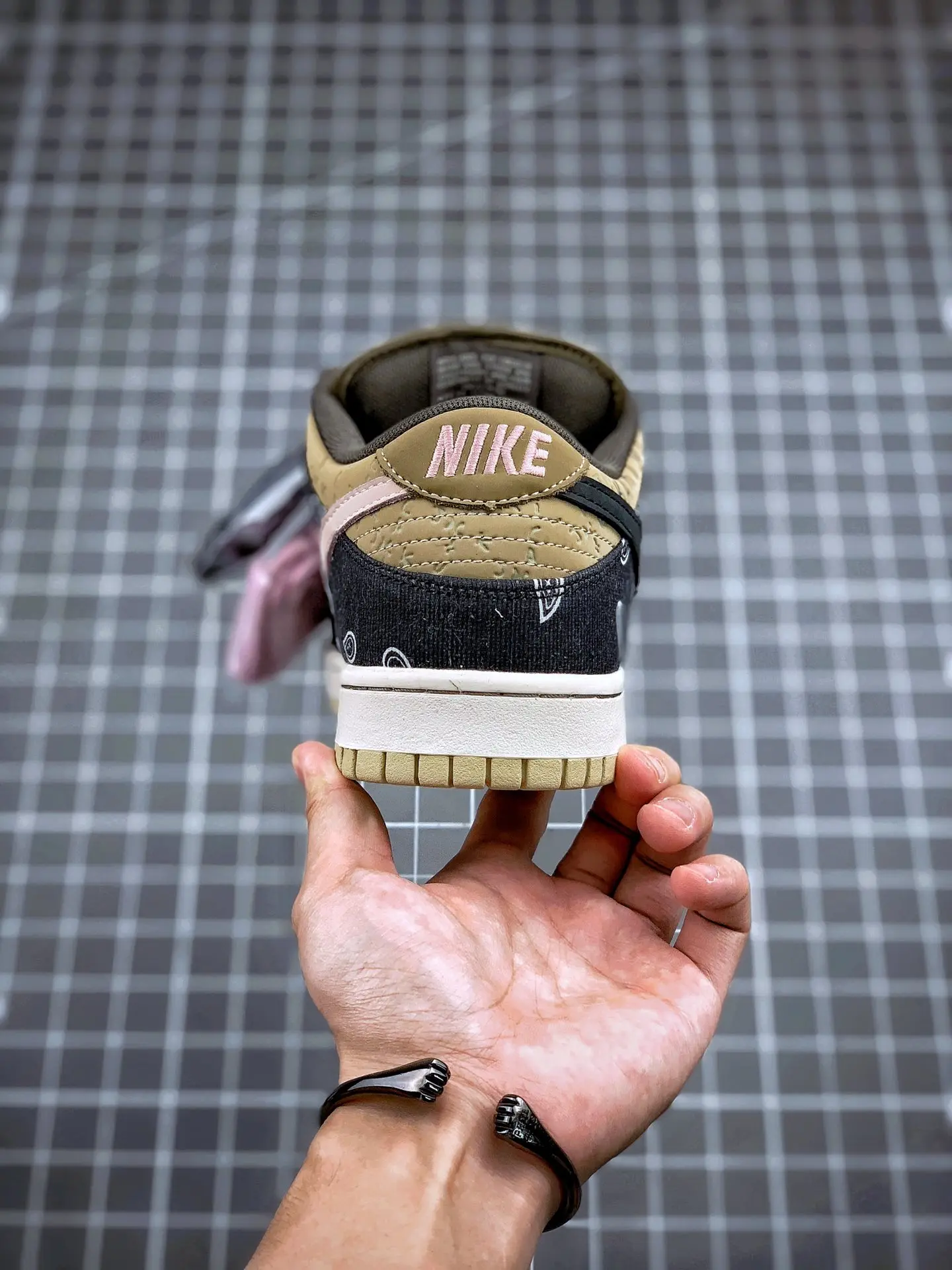 Travis Scott x Nike SB Dunk Low PRM QS - Brown (Replica vs Original) | YtaYta