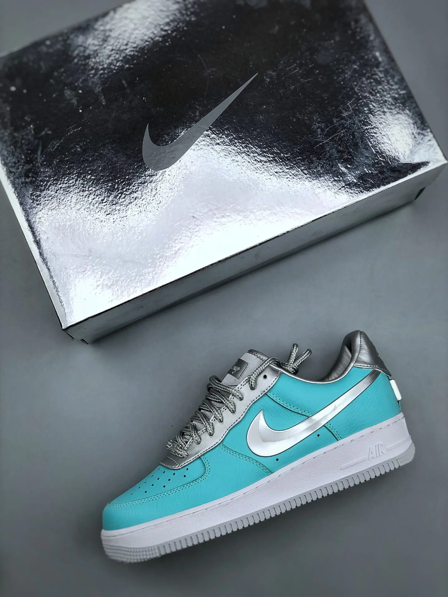 The Allure of Replica Nike Air Force 1s: Sky Blue and Silver Edition | YtaYta