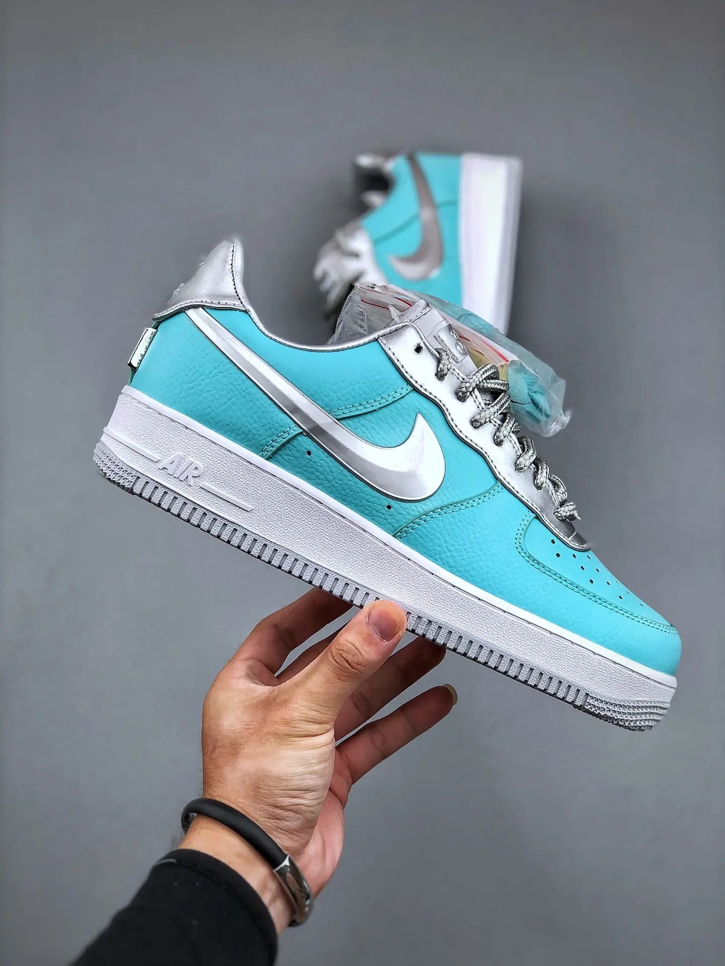 The Allure of Replica Nike Air Force 1s: Sky Blue and Silver Edition | YtaYta