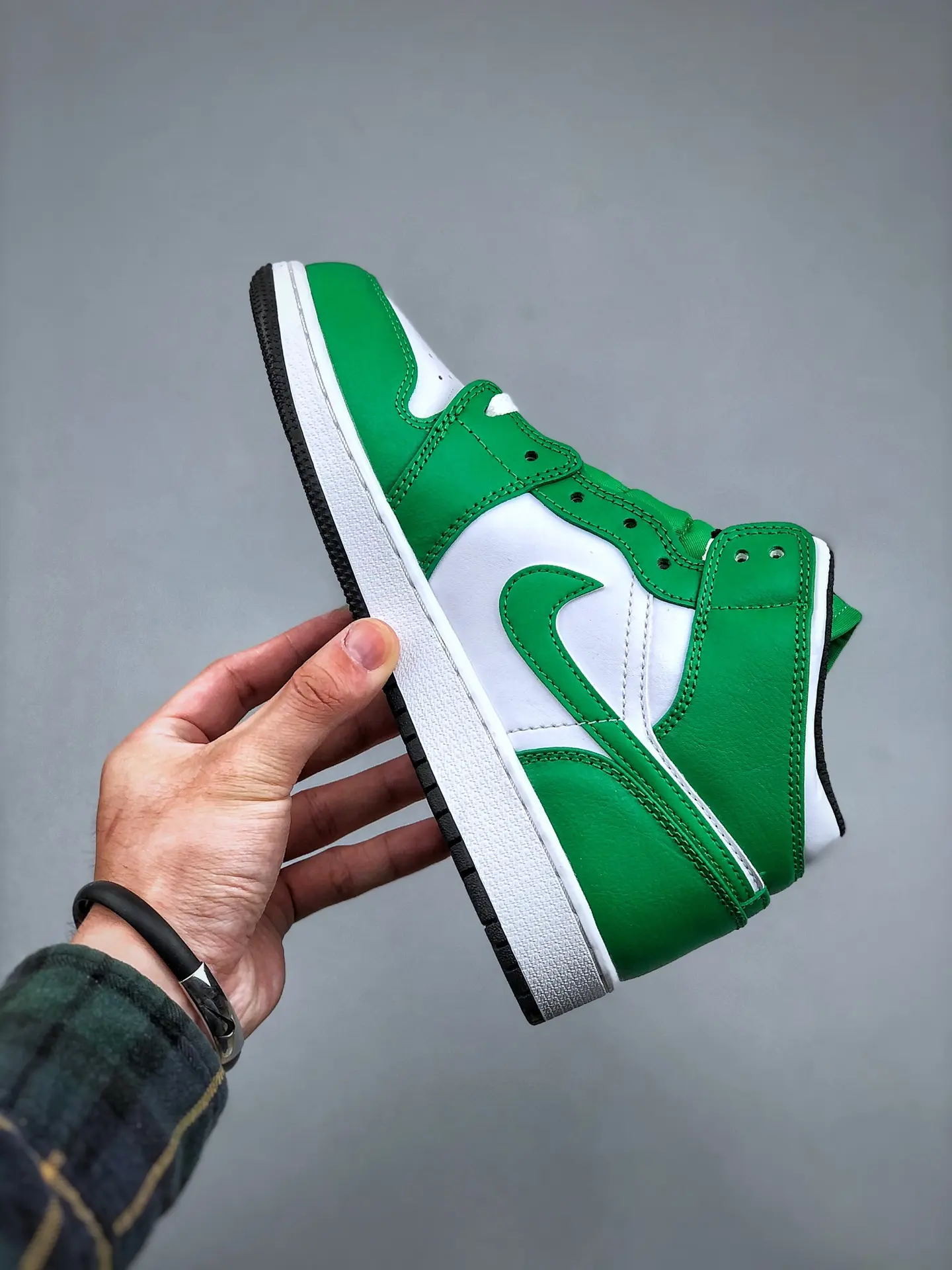 Jordan Nike Air 1 Mid Men's Lucky Green - A Closer Look | YtaYta