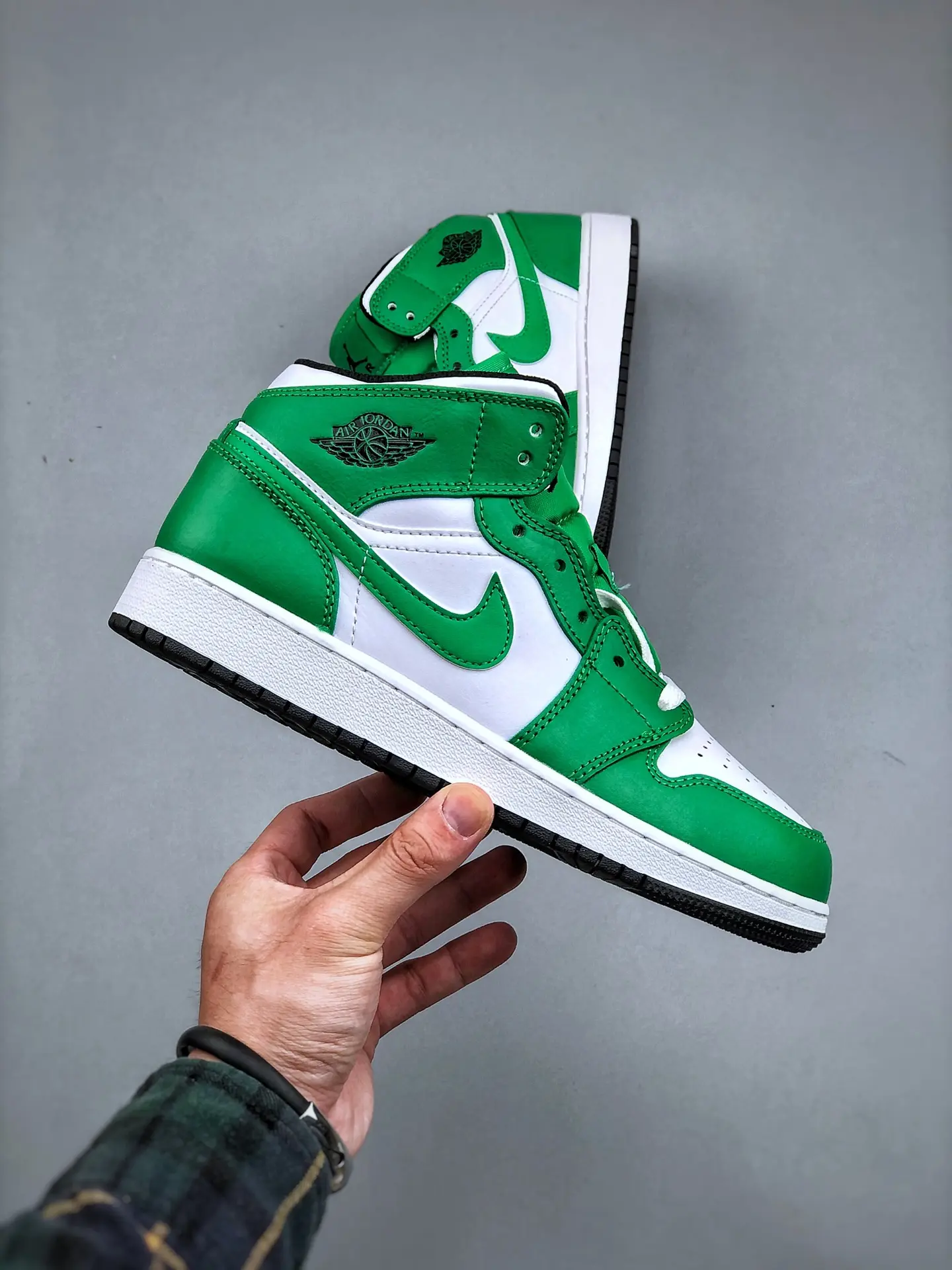 Jordan Nike Air 1 Mid Men's Lucky Green - A Closer Look | YtaYta