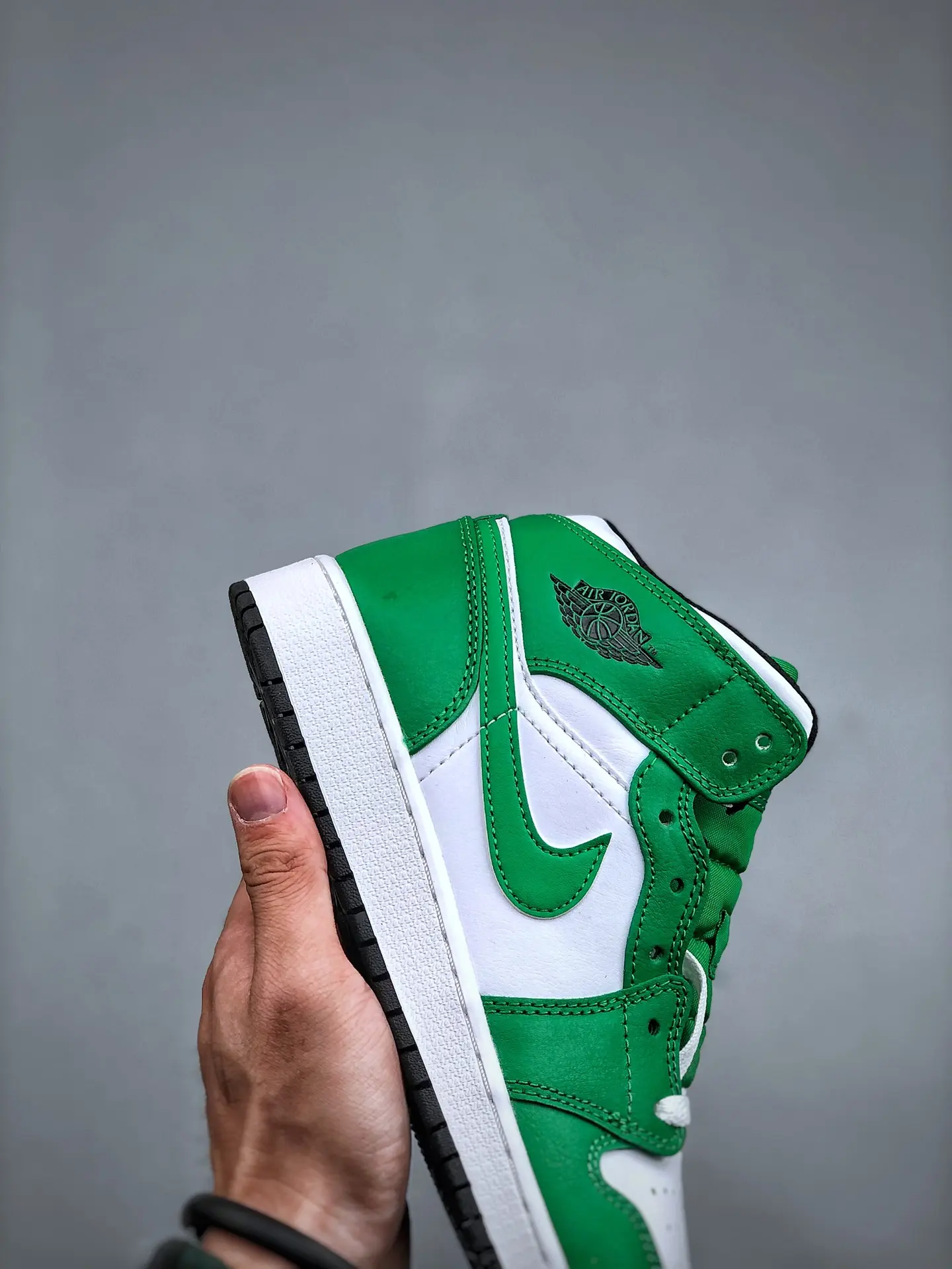 Jordan Nike Air 1 Mid Men's Lucky Green - A Closer Look | YtaYta