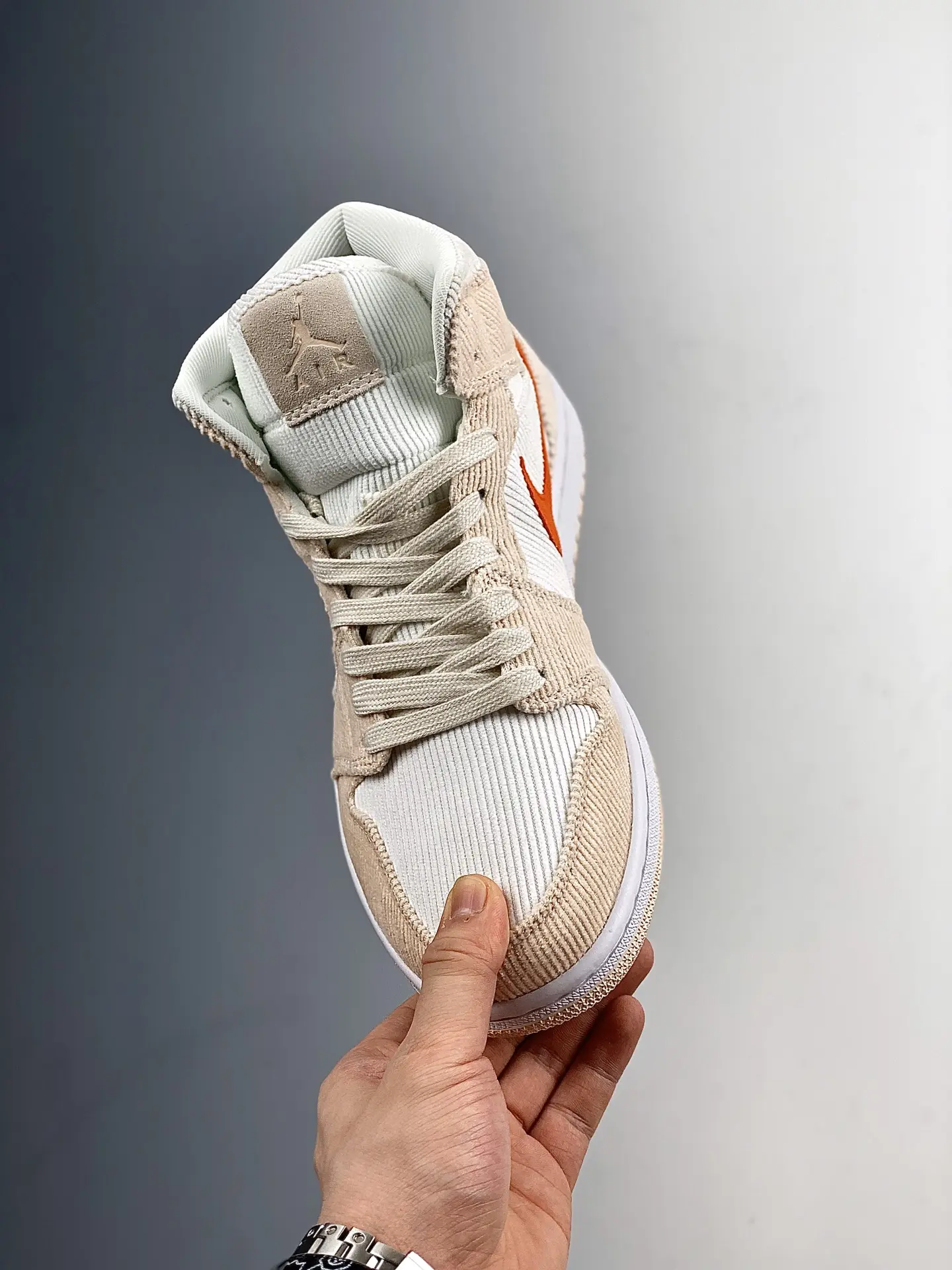 Air Jordan 1 Mid SE Corduroy Sail Orange Quartz Replica: A Stylish Alternative | YtaYta