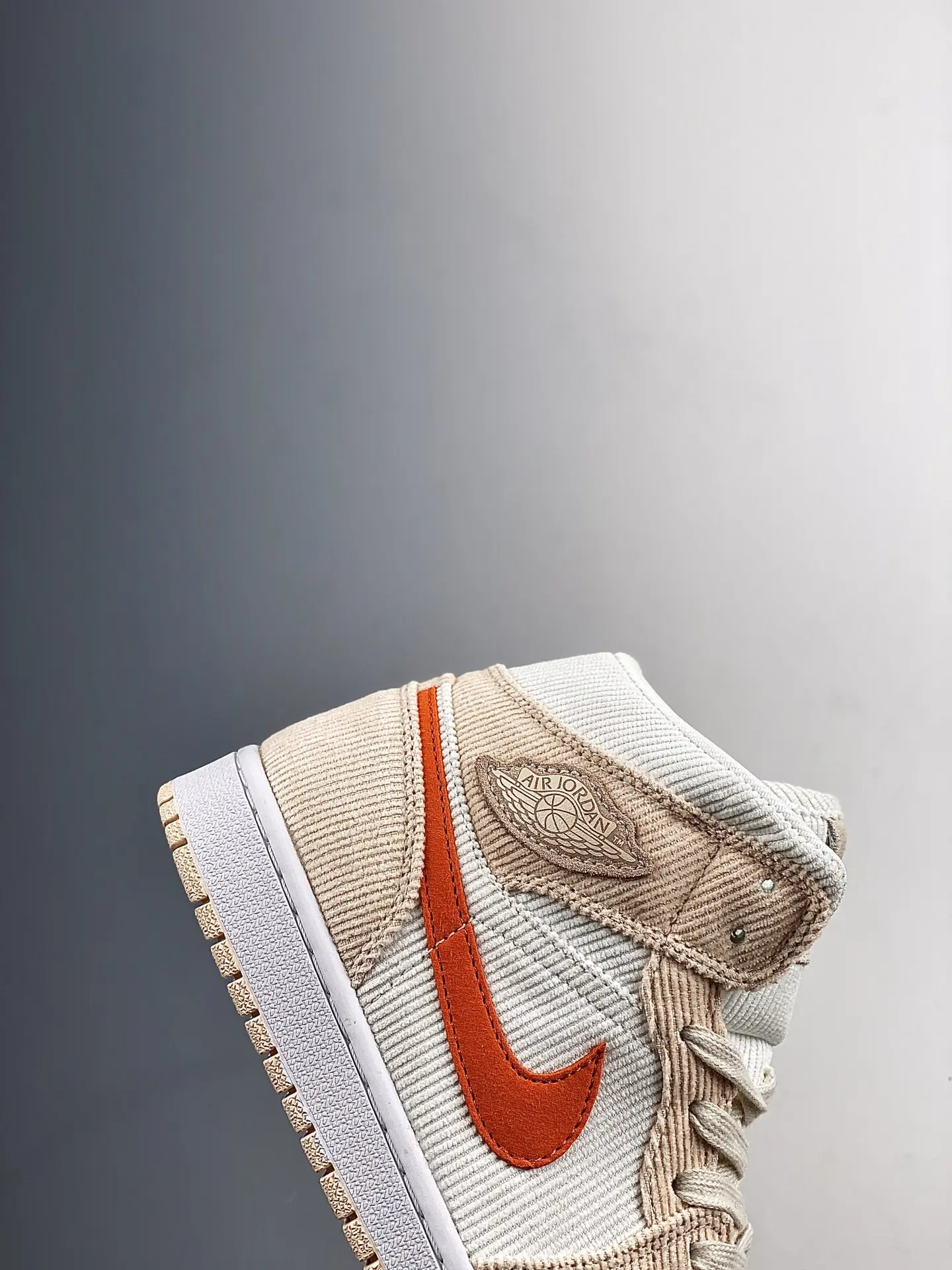 Air Jordan 1 Mid SE Corduroy Sail Orange Quartz Replica: A Stylish Alternative | YtaYta