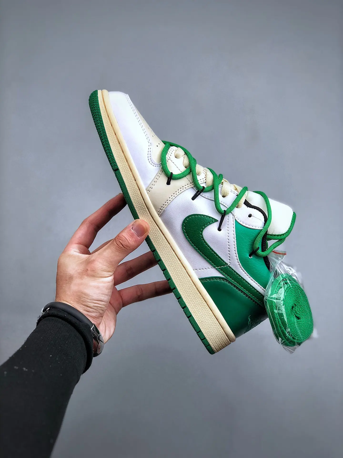 Unveiling the High-Quality Replica Air Jordan 1 and Nike Dunk Low Sneakers | YtaYta