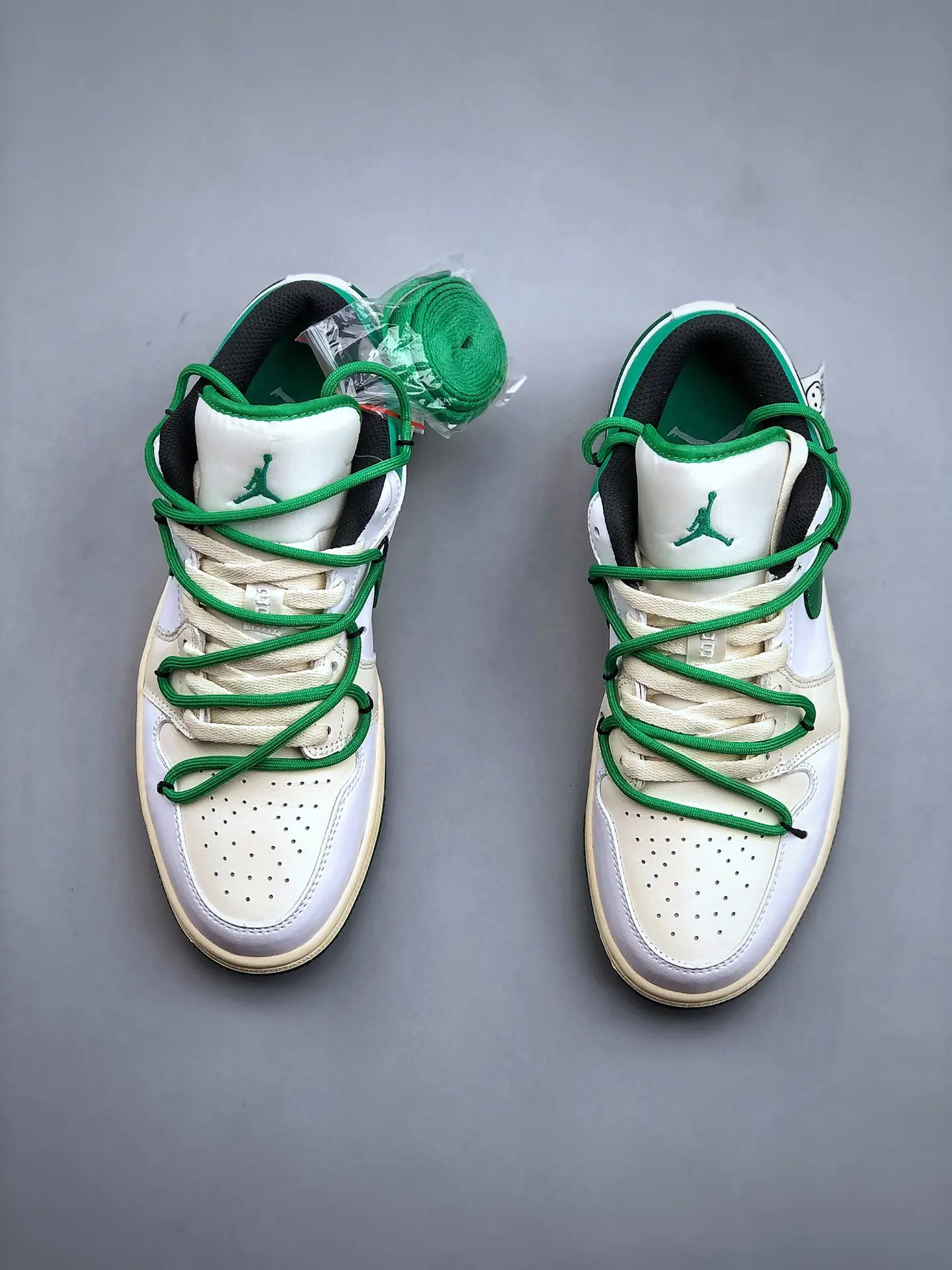 Unveiling the High-Quality Replica Air Jordan 1 and Nike Dunk Low Sneakers | YtaYta