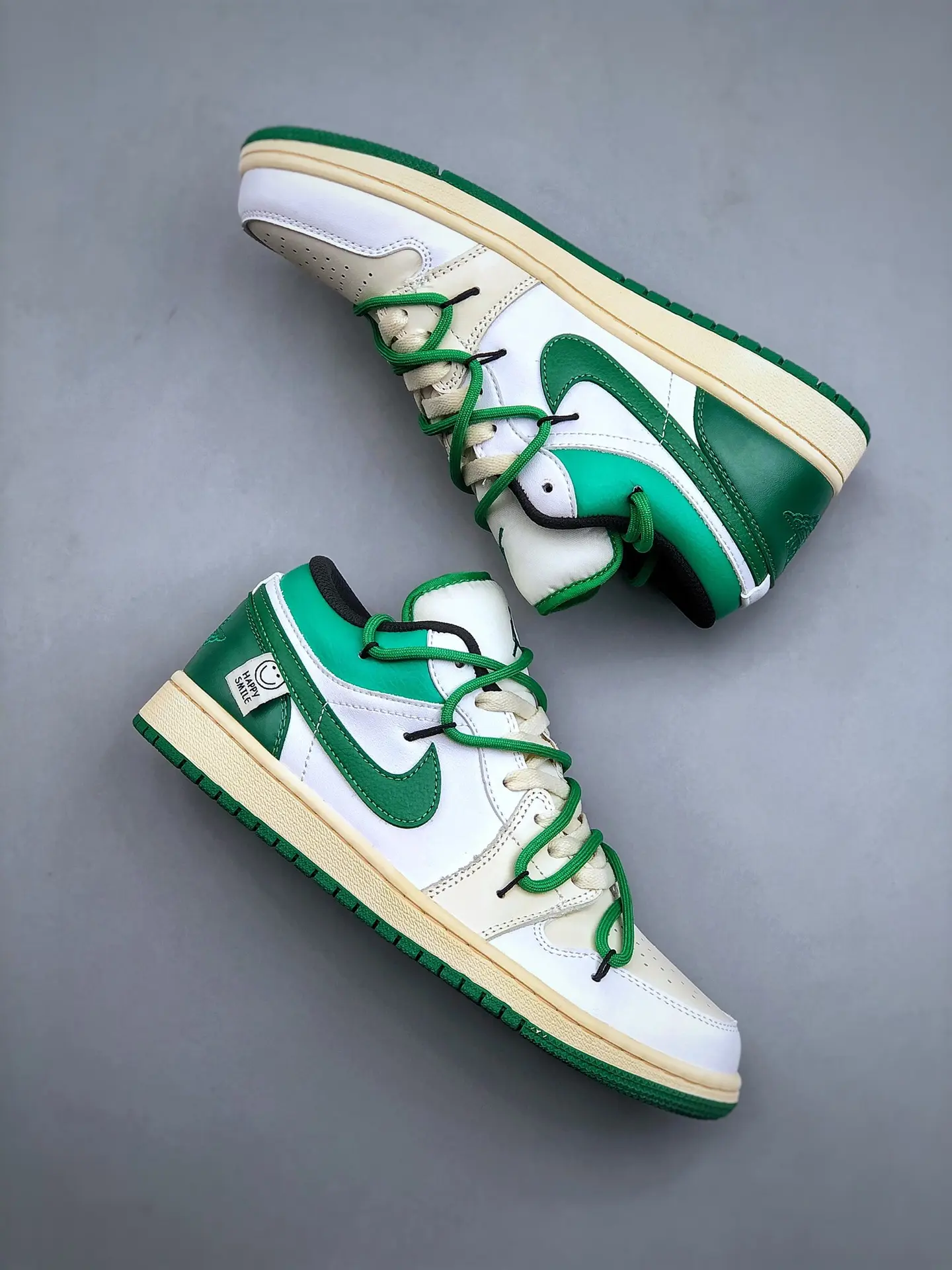 Unveiling the High-Quality Replica Air Jordan 1 and Nike Dunk Low Sneakers | YtaYta