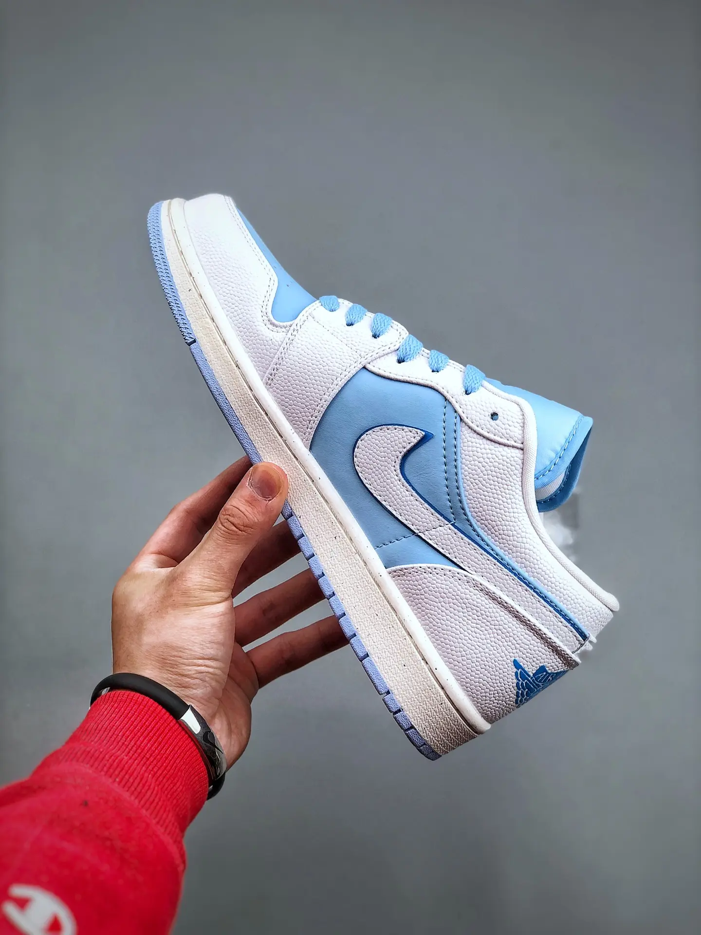 Air Jordan 1 Low SE Reverse Ice Blue Replica - A Closer Look | YtaYta