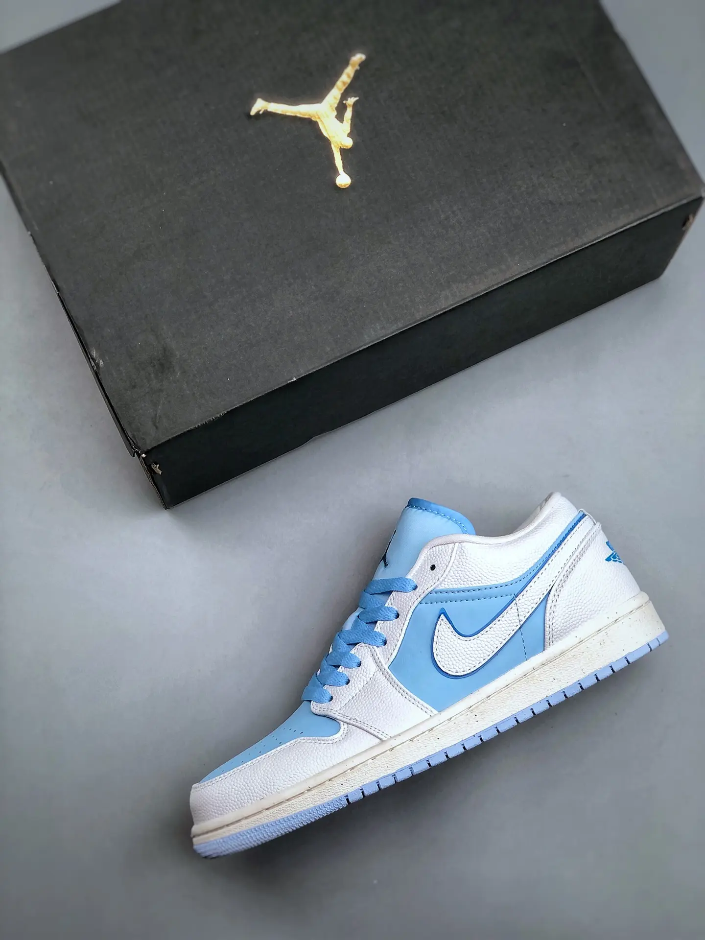 Air Jordan 1 Low SE Reverse Ice Blue Replica - A Closer Look | YtaYta