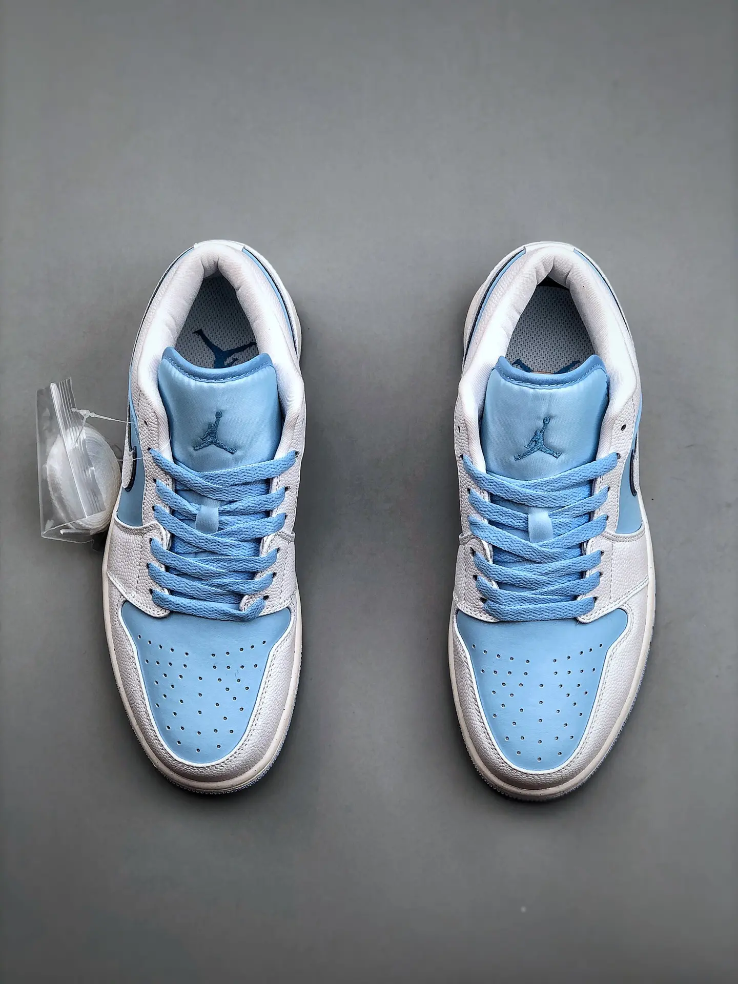 Air Jordan 1 Low SE Reverse Ice Blue Replica - A Closer Look | YtaYta