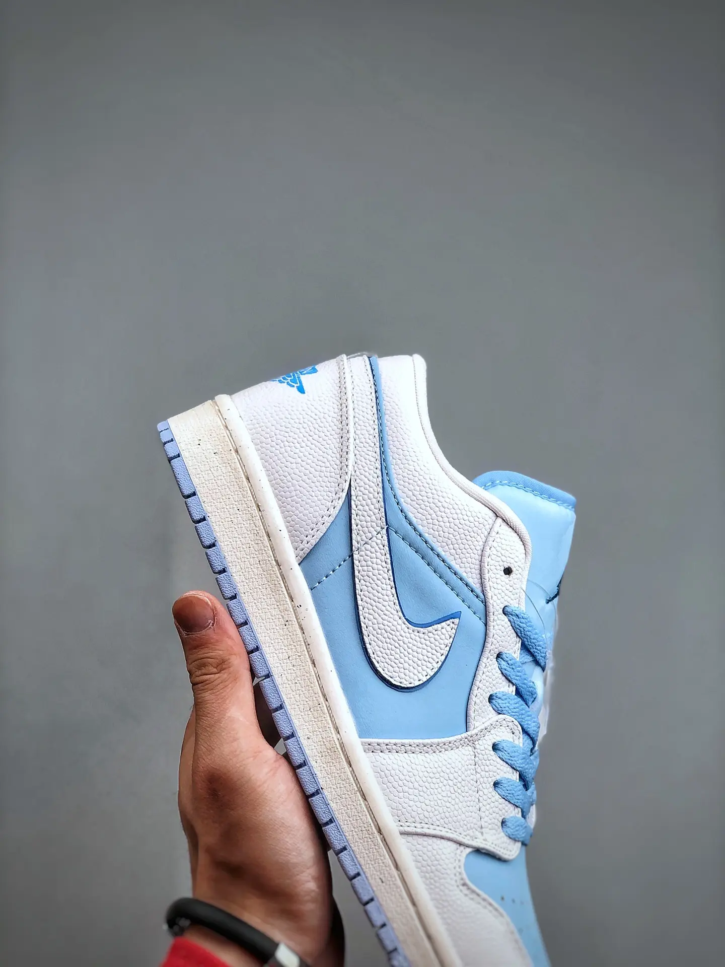 Air Jordan 1 Low SE Reverse Ice Blue Replica - A Closer Look | YtaYta