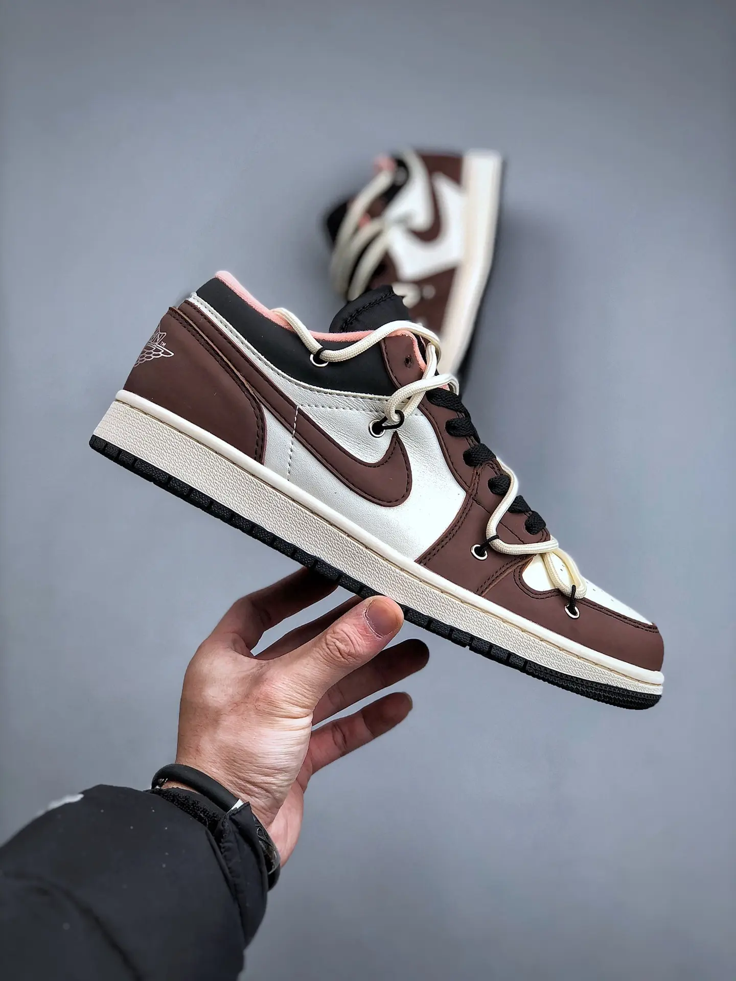 Authentic Lookalikes: Air Jordan 1 Low Mocha Replica - Quality and Style | YtaYta