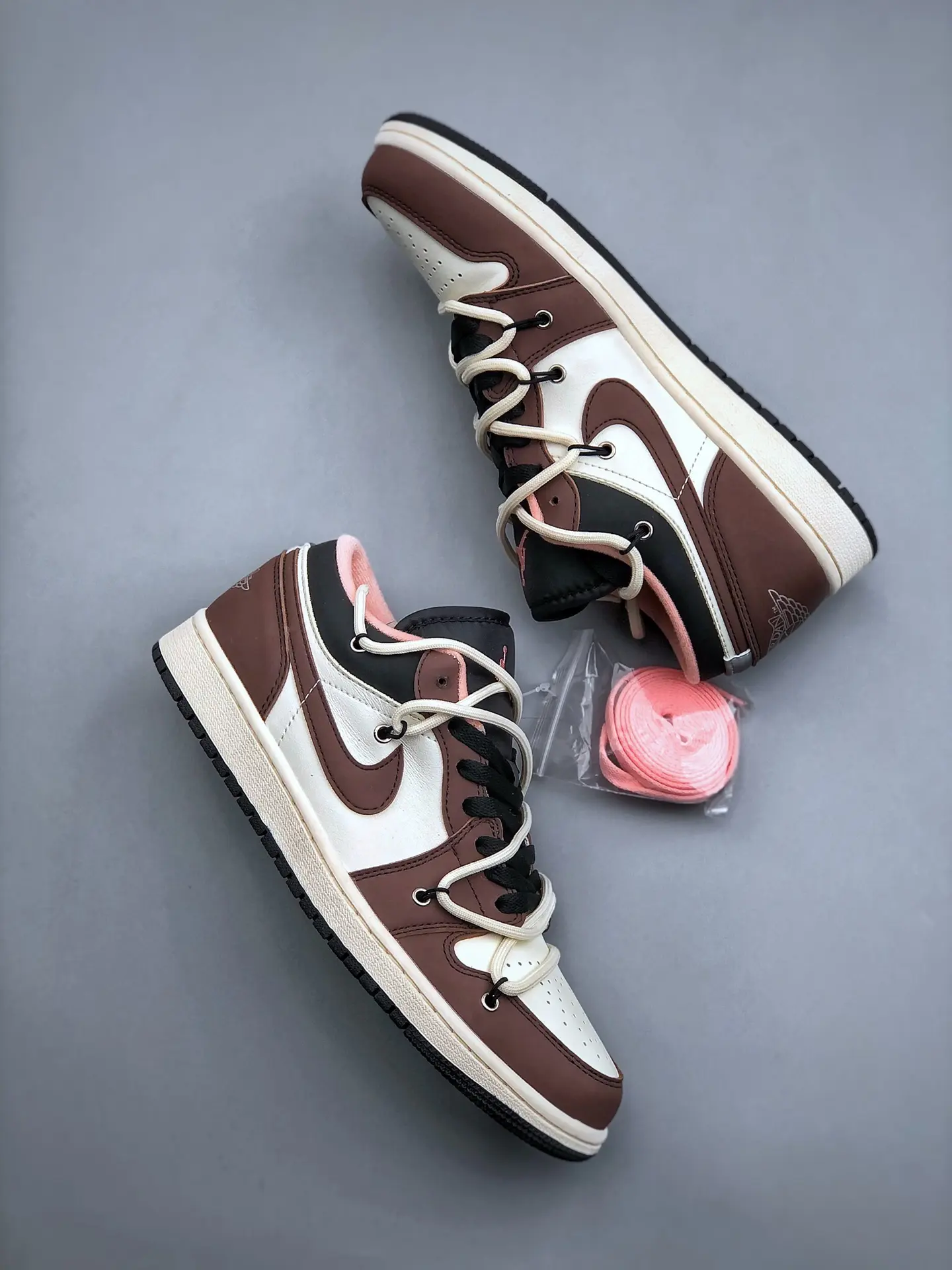 Authentic Lookalikes: Air Jordan 1 Low Mocha Replica - Quality and Style | YtaYta