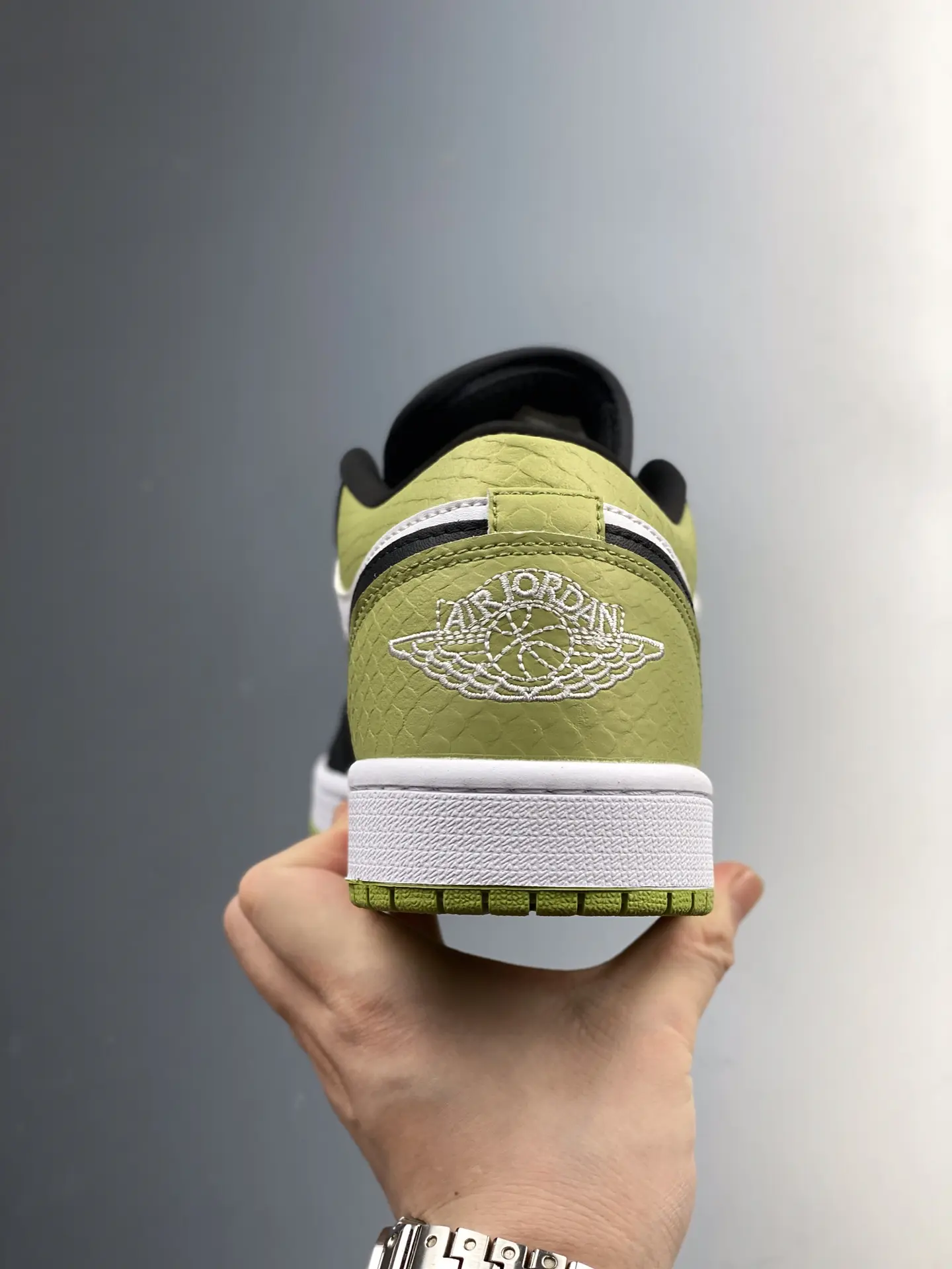 Air Jordan 1 Low SE Vivid Green Snakeskin - The Best Replica | YtaYta