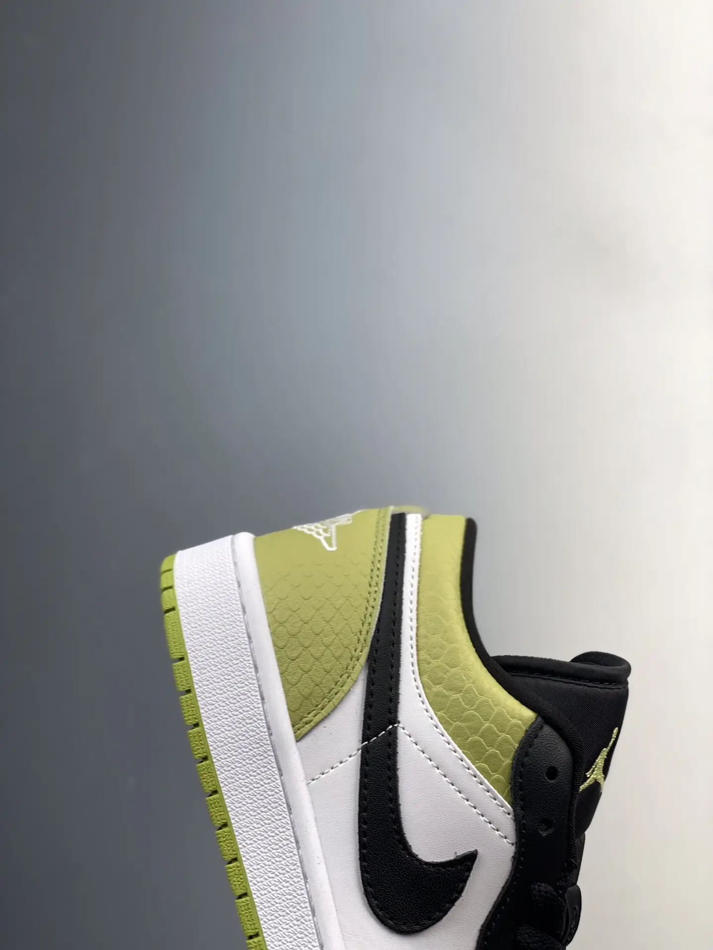 Air Jordan 1 Low SE Vivid Green Snakeskin - The Best Replica | YtaYta