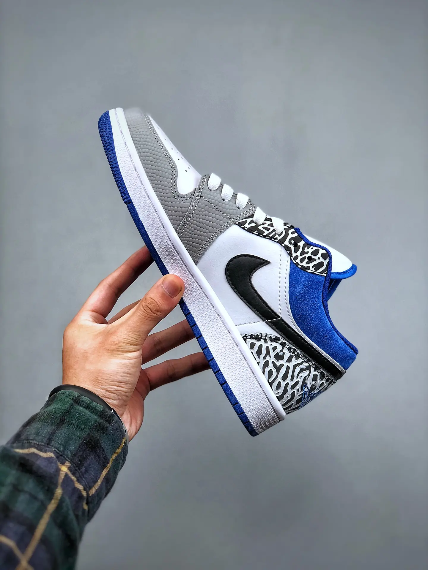 Authenticity and Style: The Air Jordan 1 Low SE 'True Blue' | YtaYta