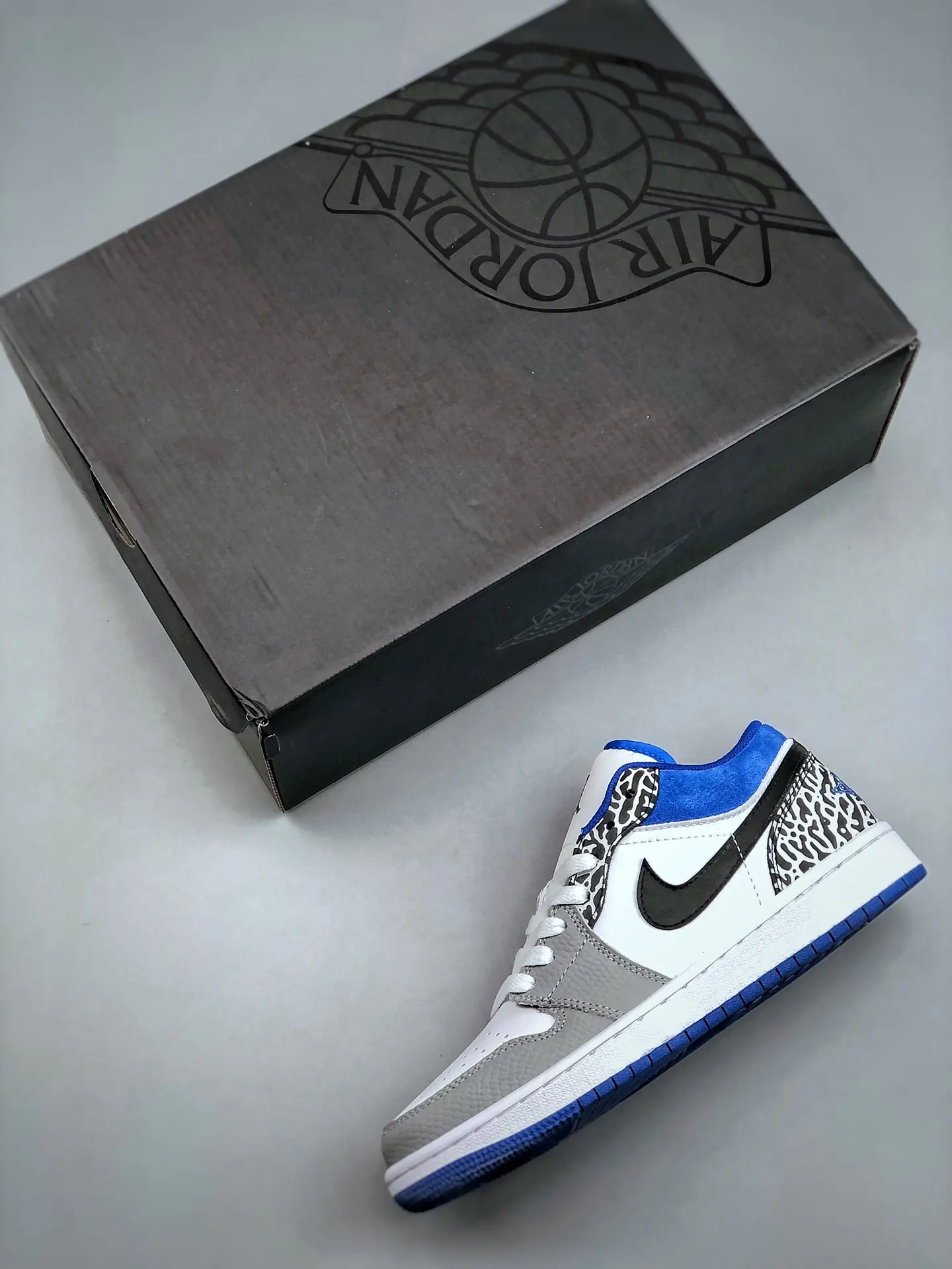 Authenticity and Style: The Air Jordan 1 Low SE 'True Blue' | YtaYta