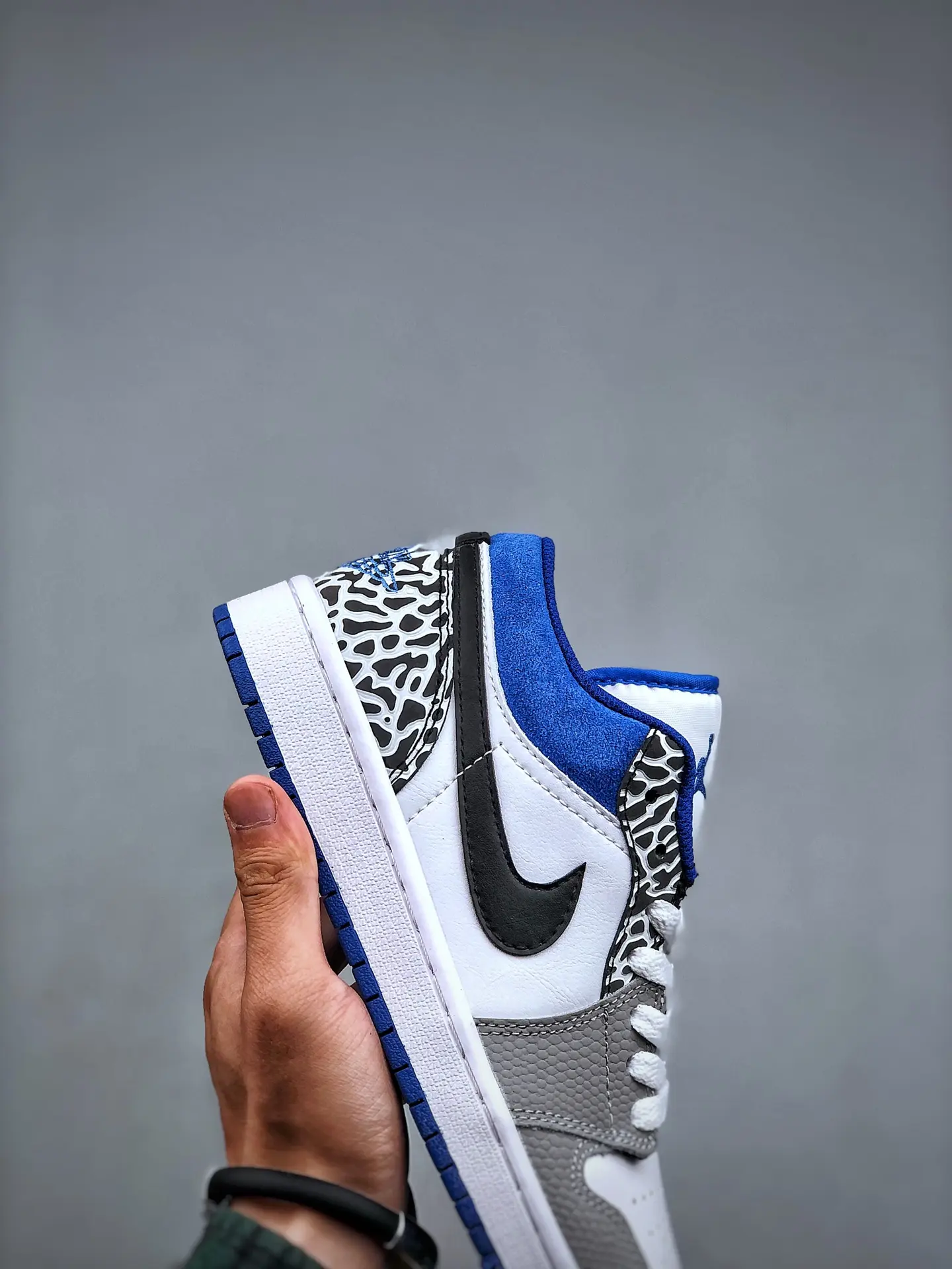 Authenticity and Style: The Air Jordan 1 Low SE 'True Blue' | YtaYta