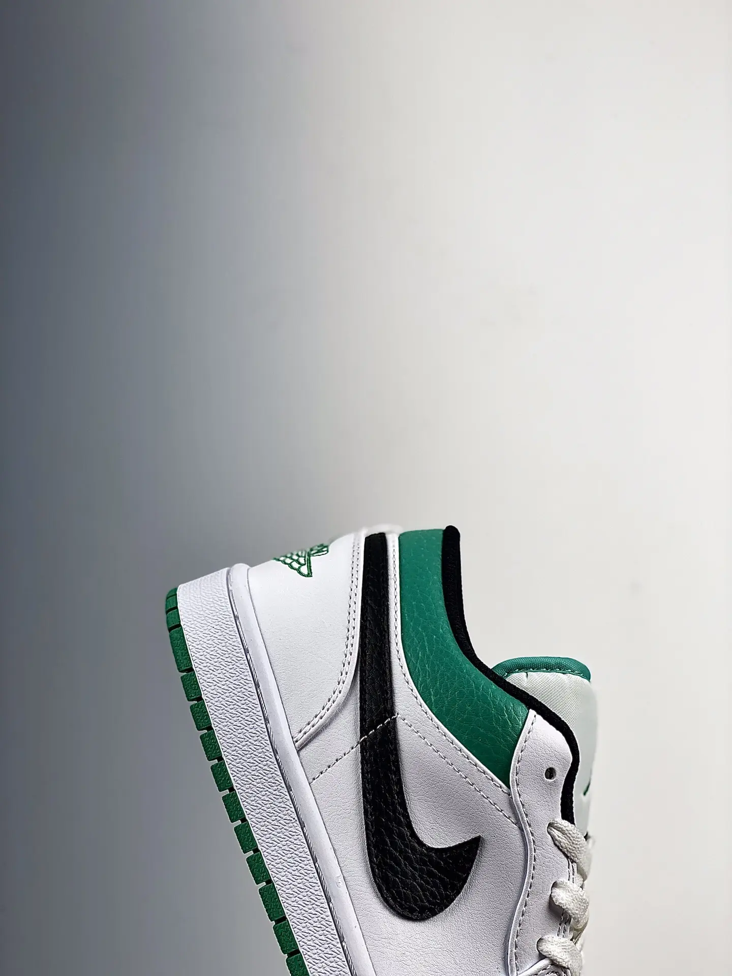 The Replica Air Jordan 1 Low White Lucky Green Review | YtaYta