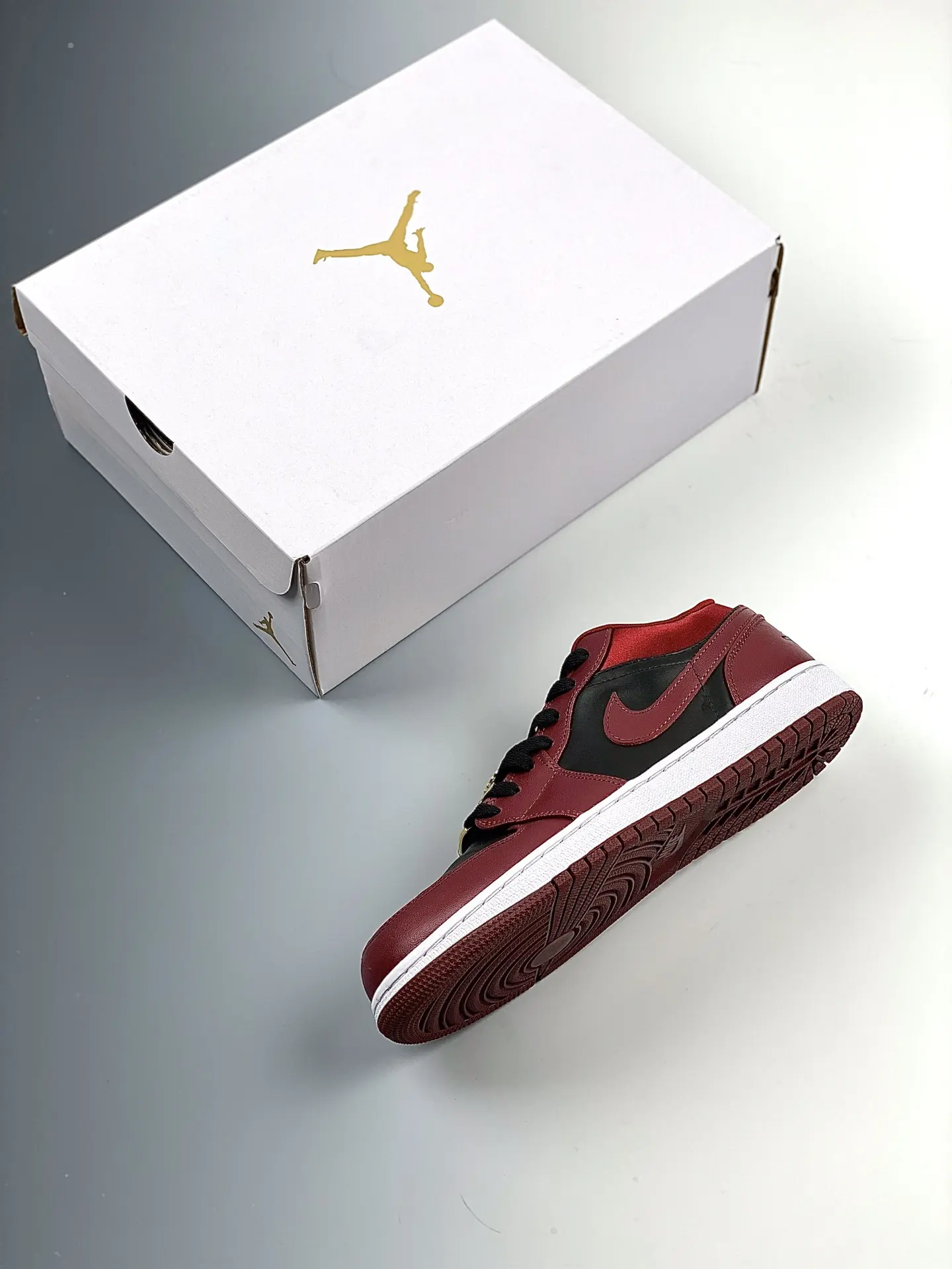 Discover the Intricacies of the Replica Air Jordan 1 Low SE in Dark Beetroot Black | YtaYta