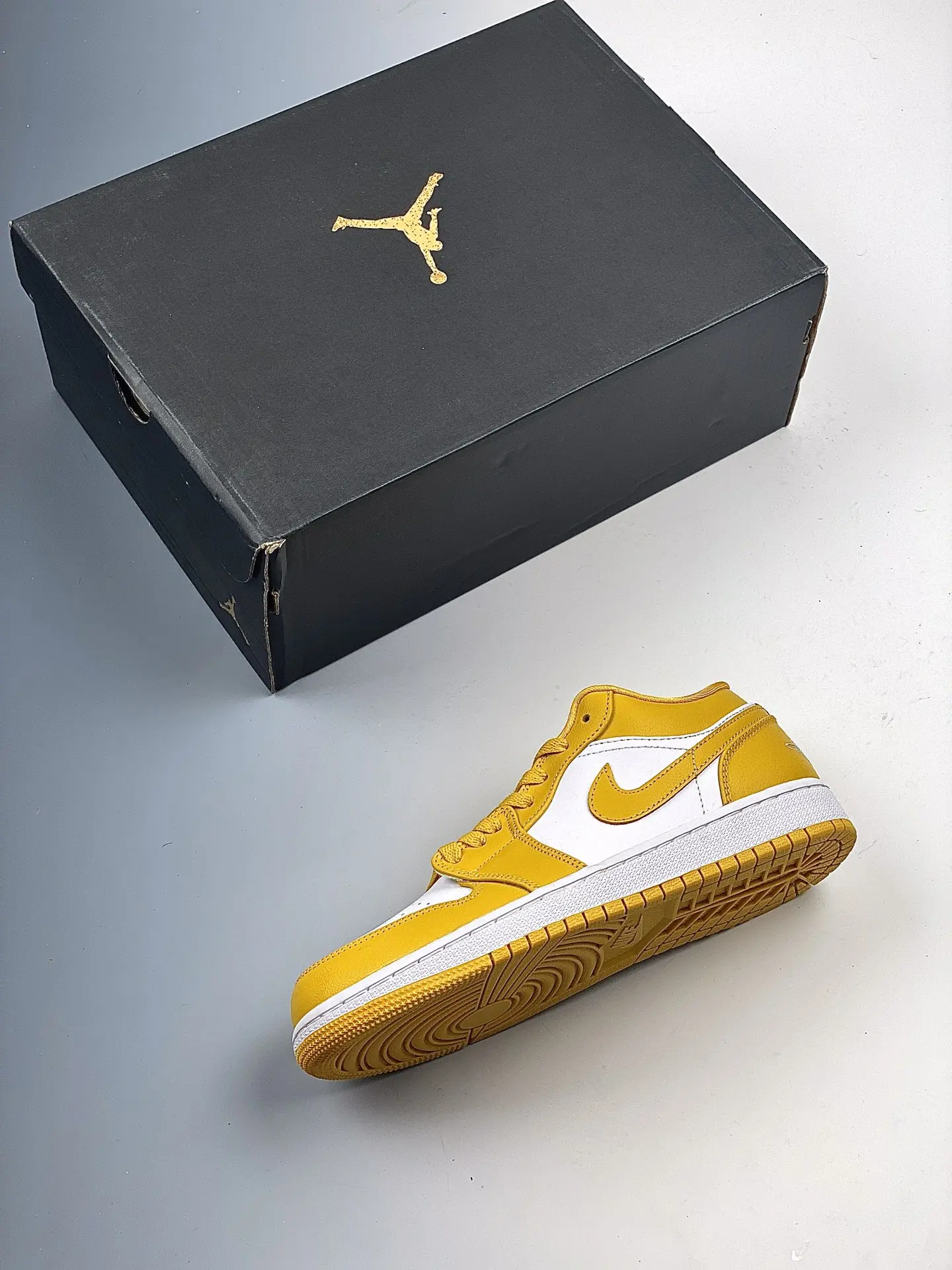 Air Jordan 1 Low 'Pollen': A Comprehensive Look at Replica Sneakers | YtaYta