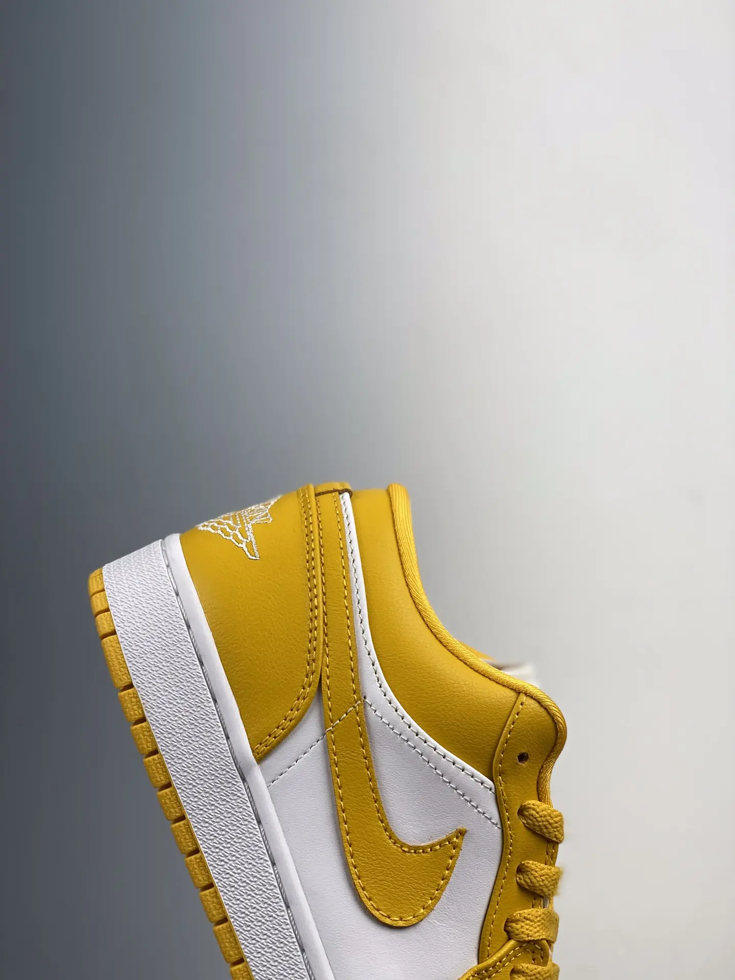 Air Jordan 1 Low 'Pollen': A Comprehensive Look at Replica Sneakers | YtaYta