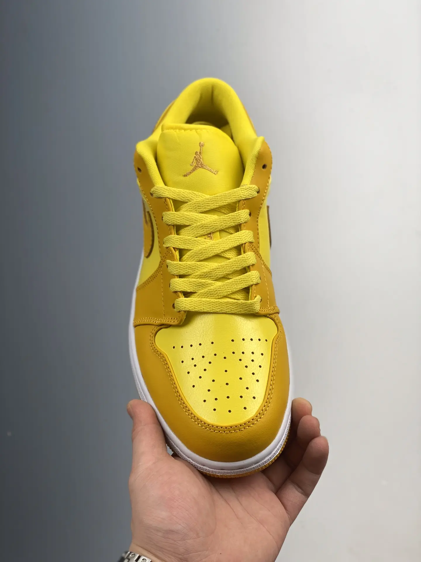 Air Jordan 1 Low Yellow Strike Replica: A Comprehensive Review | YtaYta