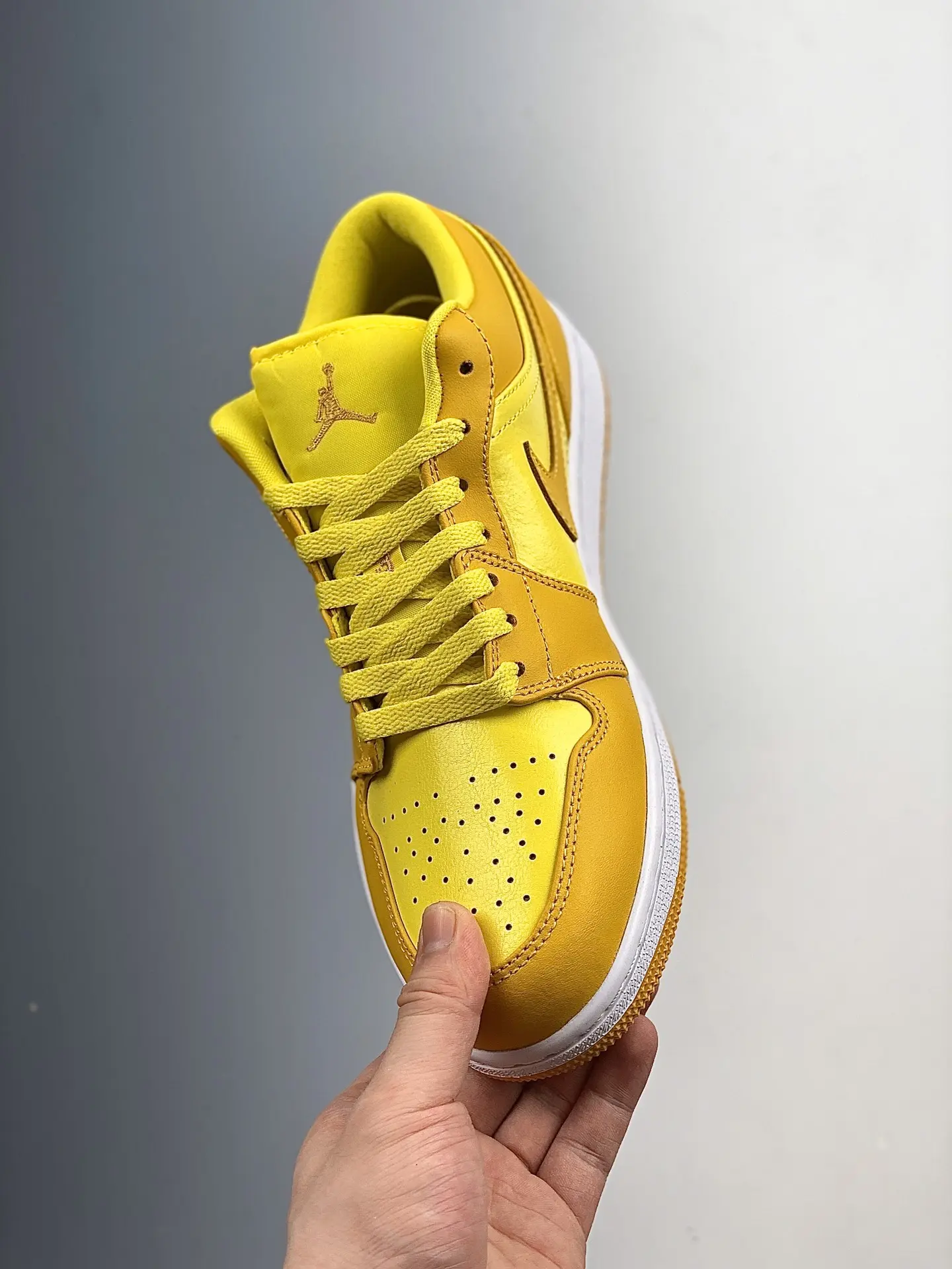 Air Jordan 1 Low Yellow Strike Replica: A Comprehensive Review | YtaYta