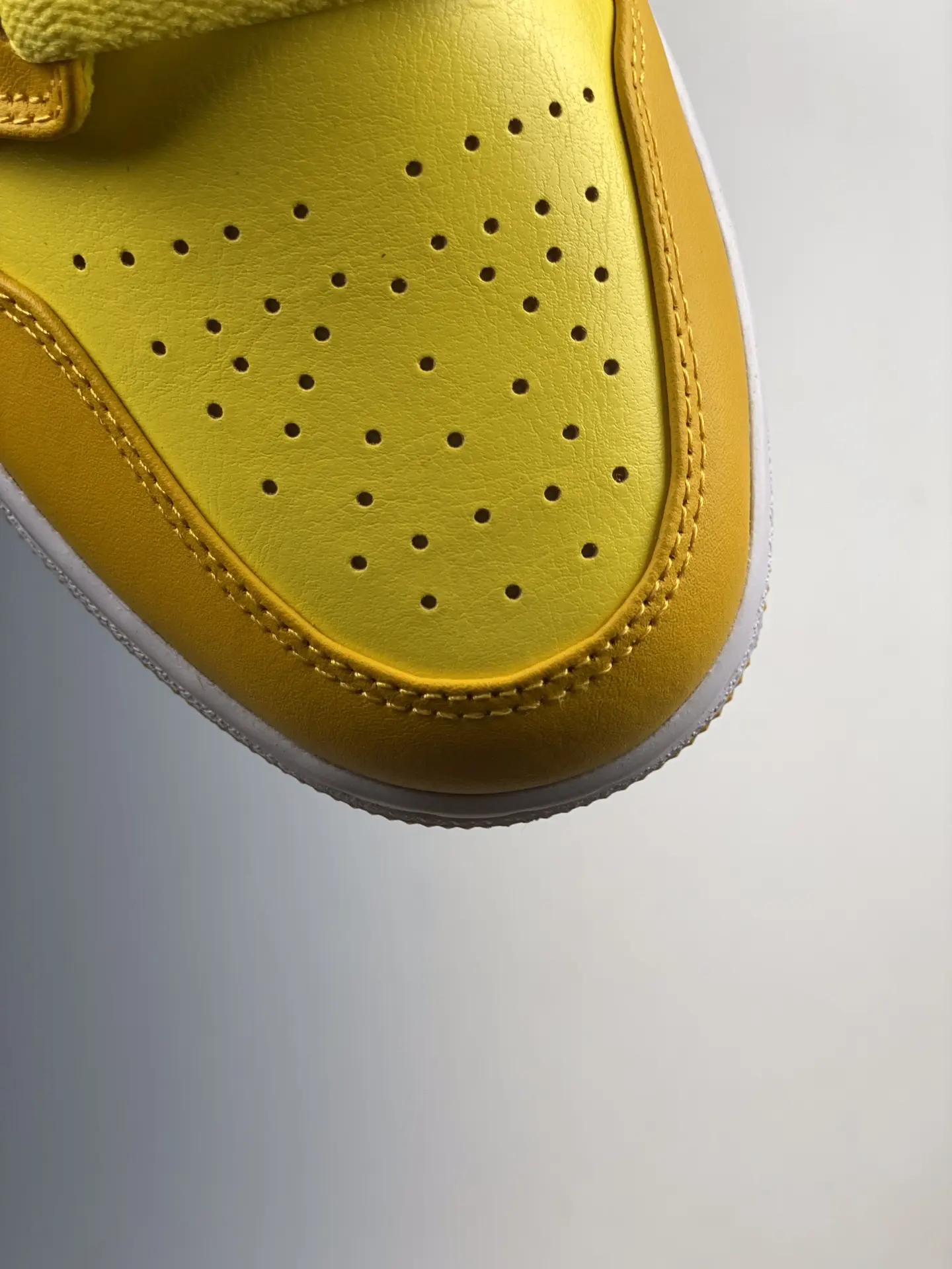 Air Jordan 1 Low Yellow Strike Replica: A Comprehensive Review | YtaYta