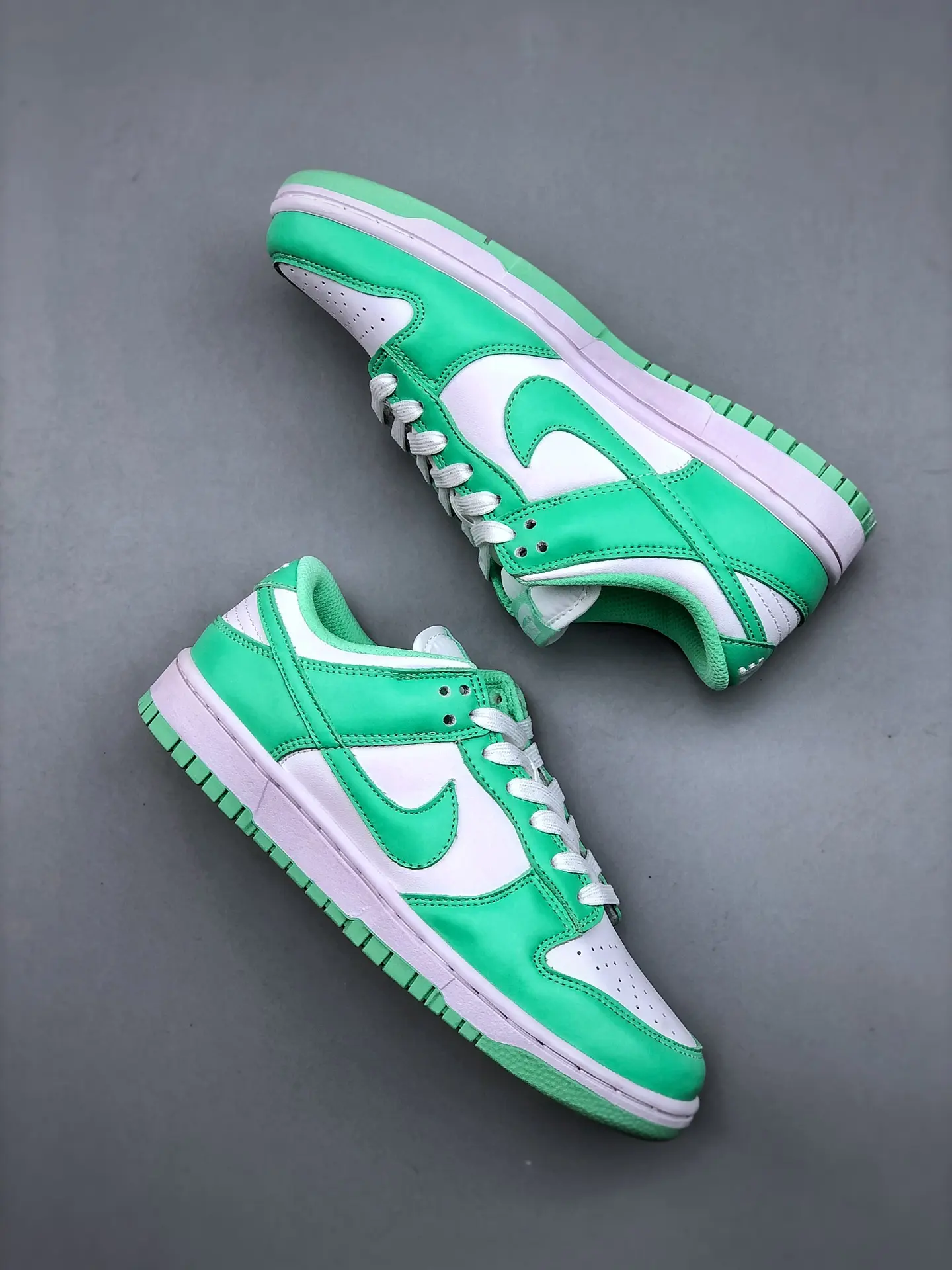 Ultimate Guide to Nike Dunk Low 'Green Glow' Replica Sneakers for Women | YtaYta