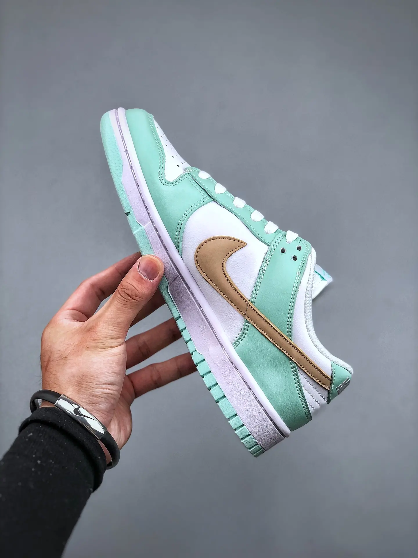 Nike SB Dunk Low Green Glow 2021 Replica Review: A Closer Look | YtaYta