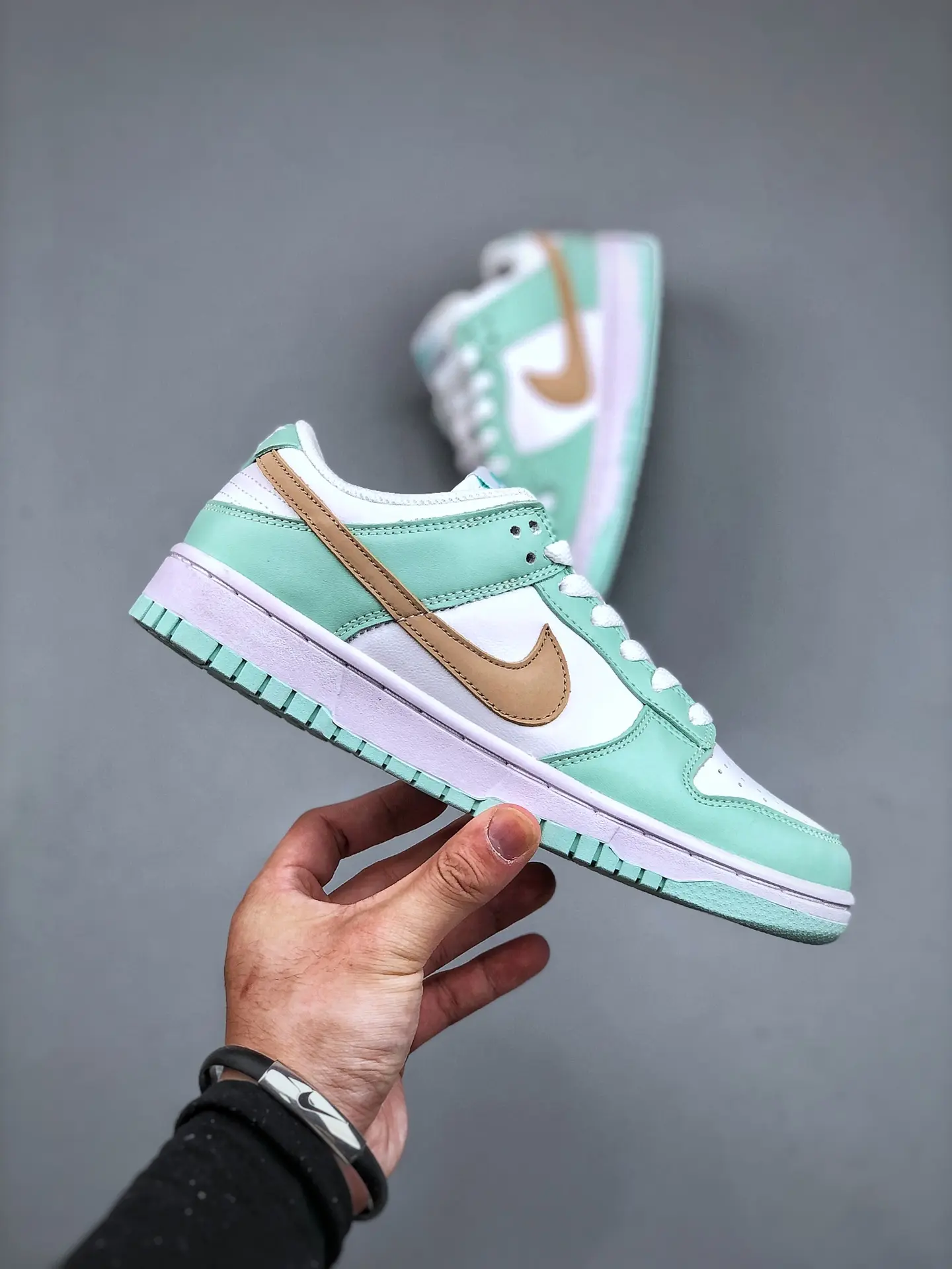 Nike SB Dunk Low Green Glow 2021 Replica Review: A Closer Look | YtaYta