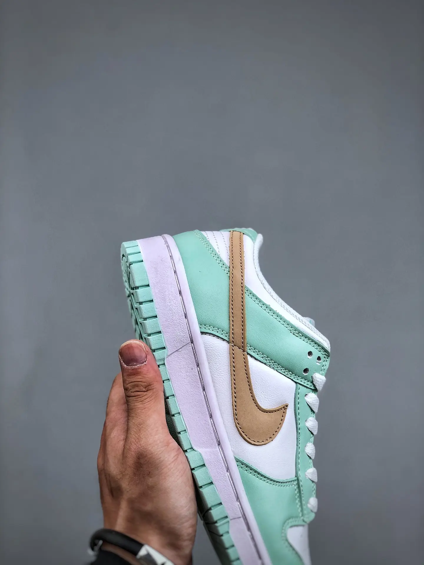 Nike SB Dunk Low Green Glow 2021 Replica Review: A Closer Look | YtaYta