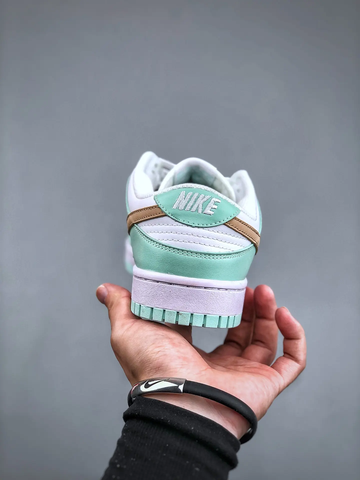 Nike SB Dunk Low Green Glow 2021 Replica Review: A Closer Look | YtaYta