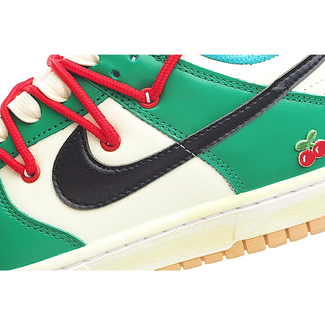 Nike SB Dunk Low “Red Rope” Replica vs. Custom Dunk Low “Heineken” | YtaYta