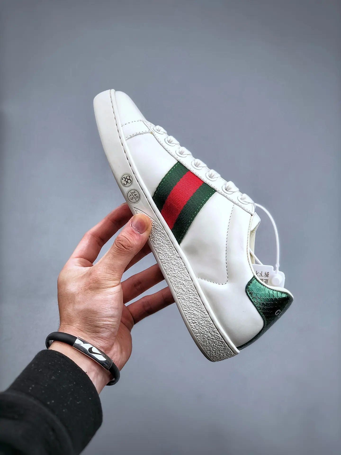 Replica Gucci Ace Leather Sneakers - White - Pros and Cons | YtaYta