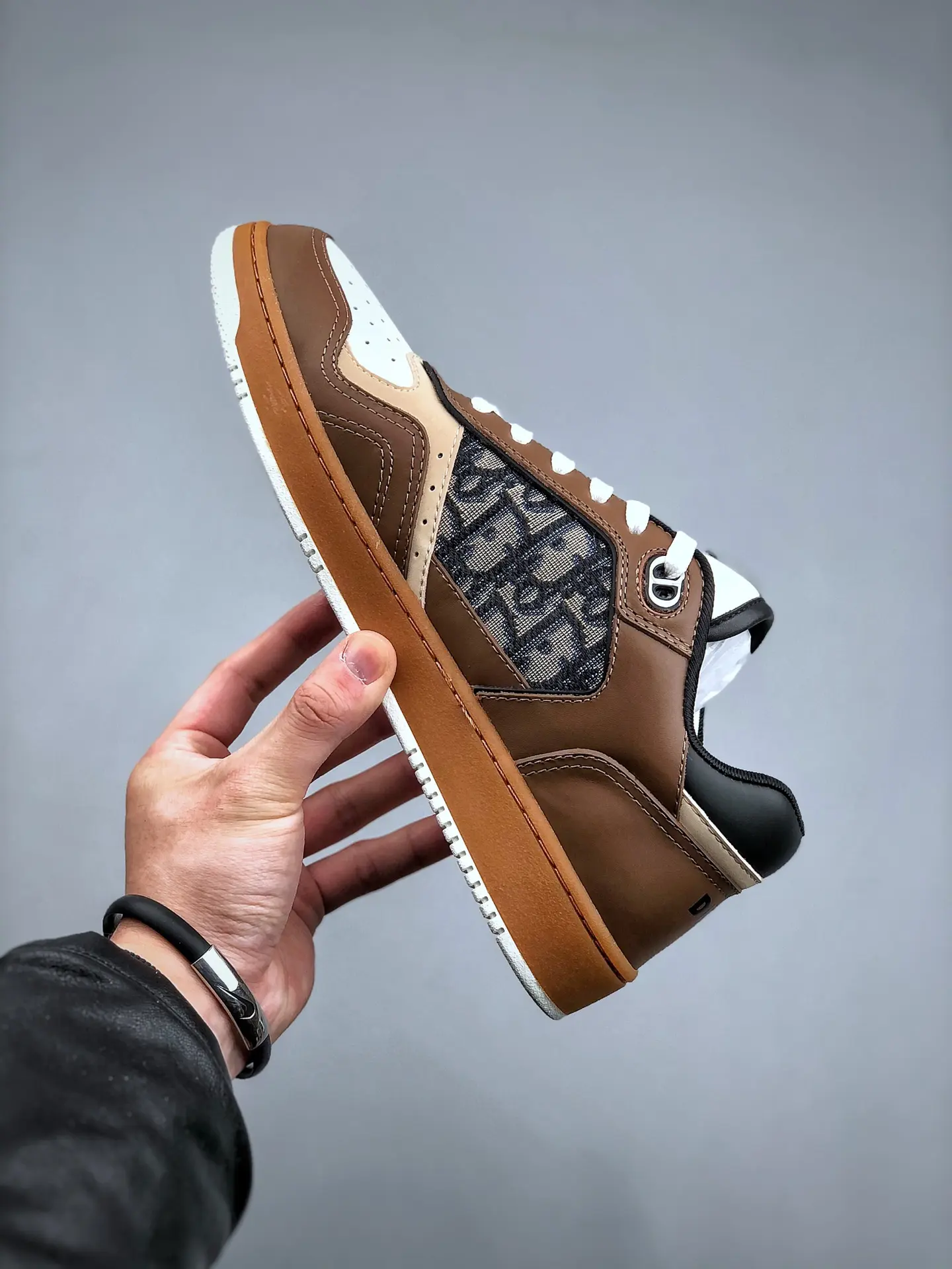 B27 Low-Top Sneaker Review: Brown, Cream & Dior Oblique Jacquard Masterpiece | YtaYta