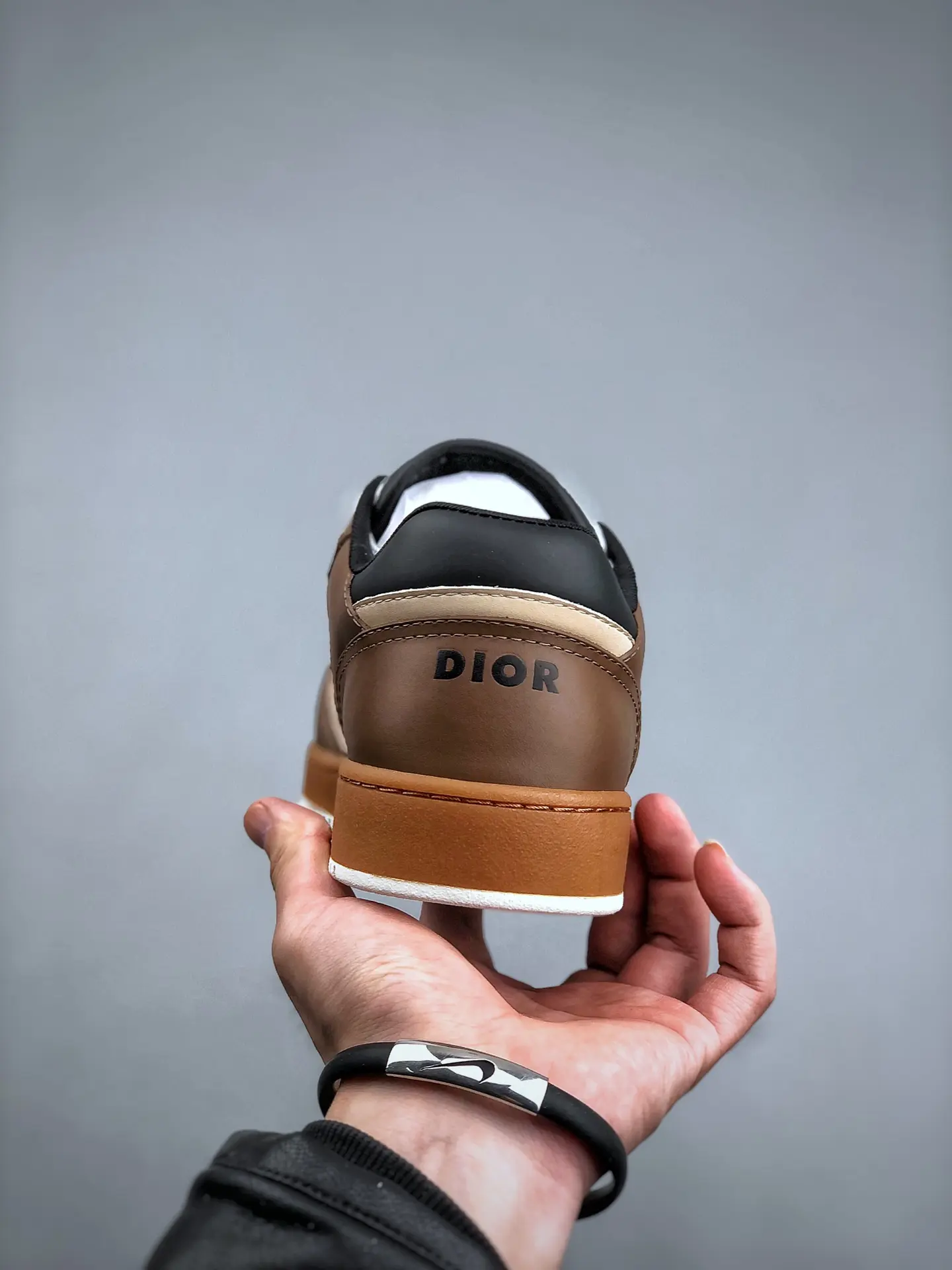 B27 Low-Top Sneaker Review: Brown, Cream & Dior Oblique Jacquard Masterpiece | YtaYta