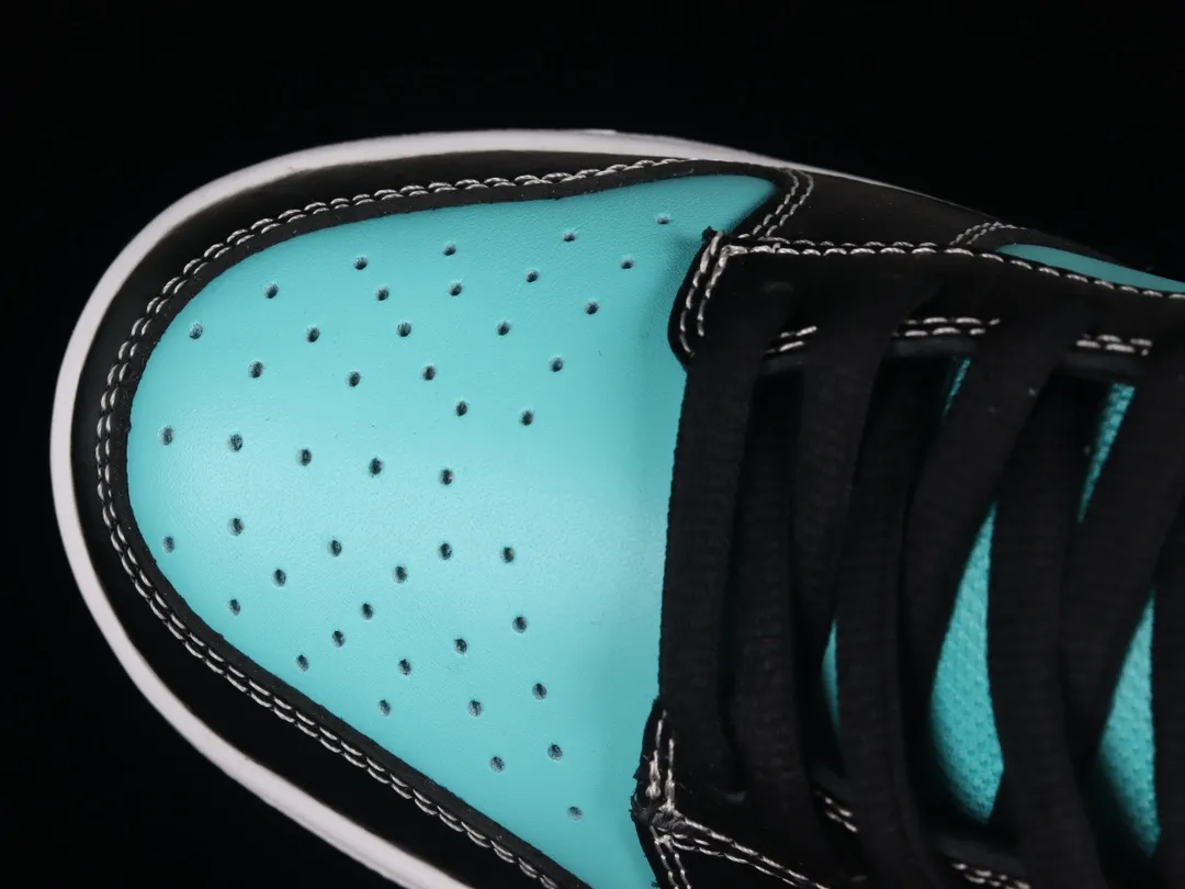 Unveiling the Replica Nike SB Dunk Low Pro Diamond Supply Co. Tiffany in Aqua Blue | YtaYta