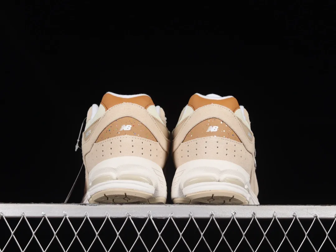 New Balance 2002R Sandstone Replica Sneakers: Style and Comfort in Beige | YtaYta