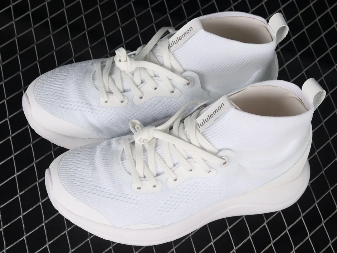 Lululemon White ChargeFeel Workout Mid Size 11 - Performance Redefined | YtaYta