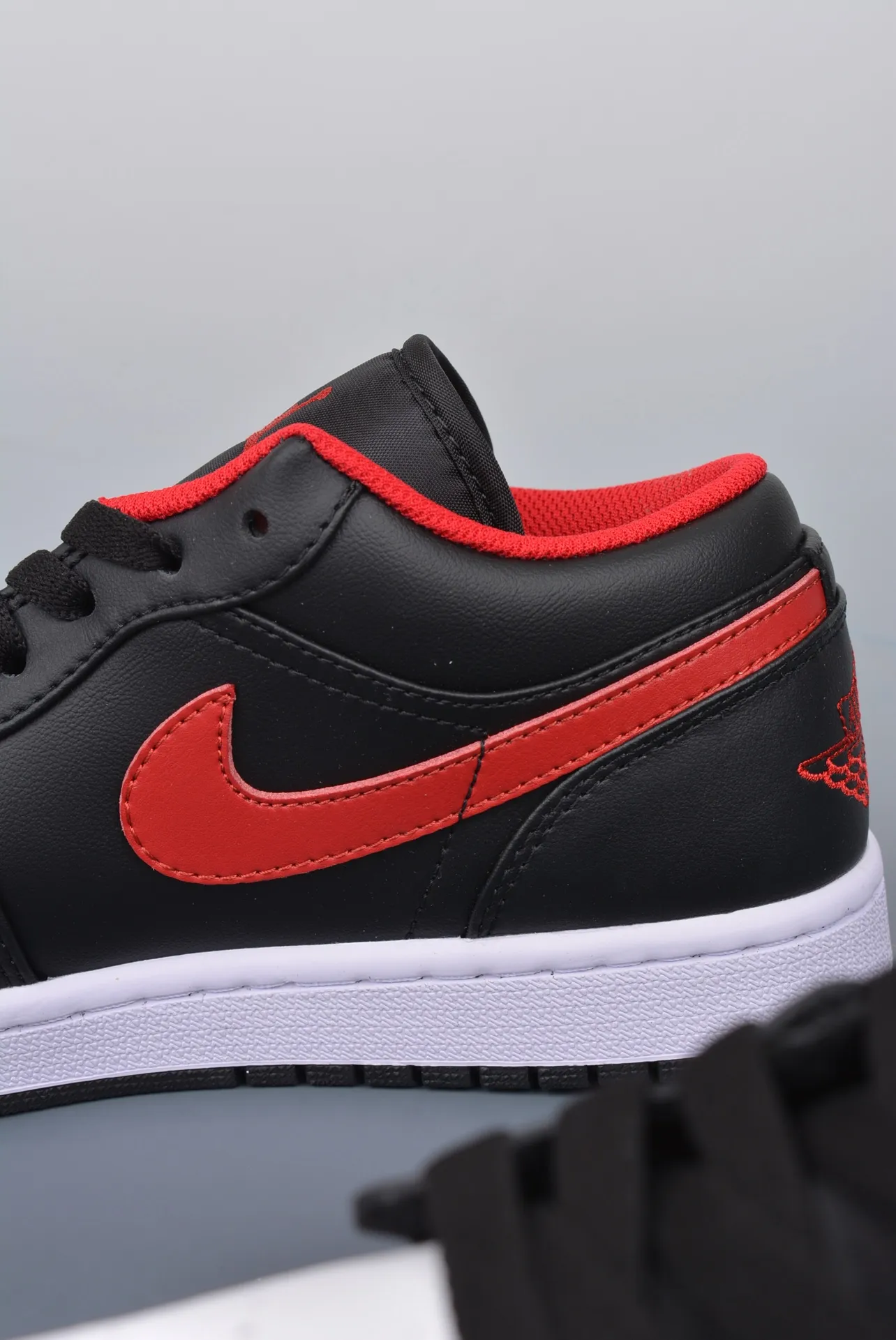 Air Jordan 1 Low Black/White/Red Replica: Quality and Affordability | YtaYta