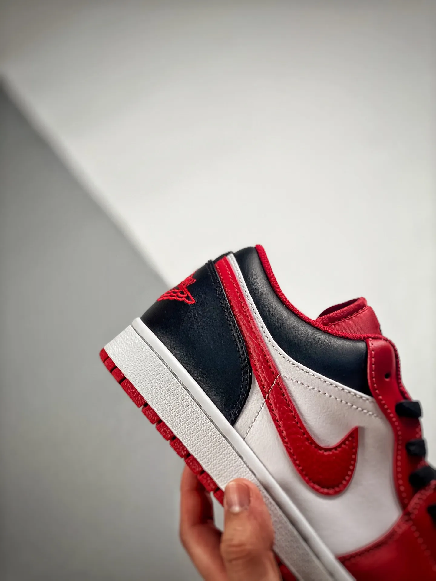 Air Jordan 1 Low Bulls White Gym Red Black Replica Review | YtaYta